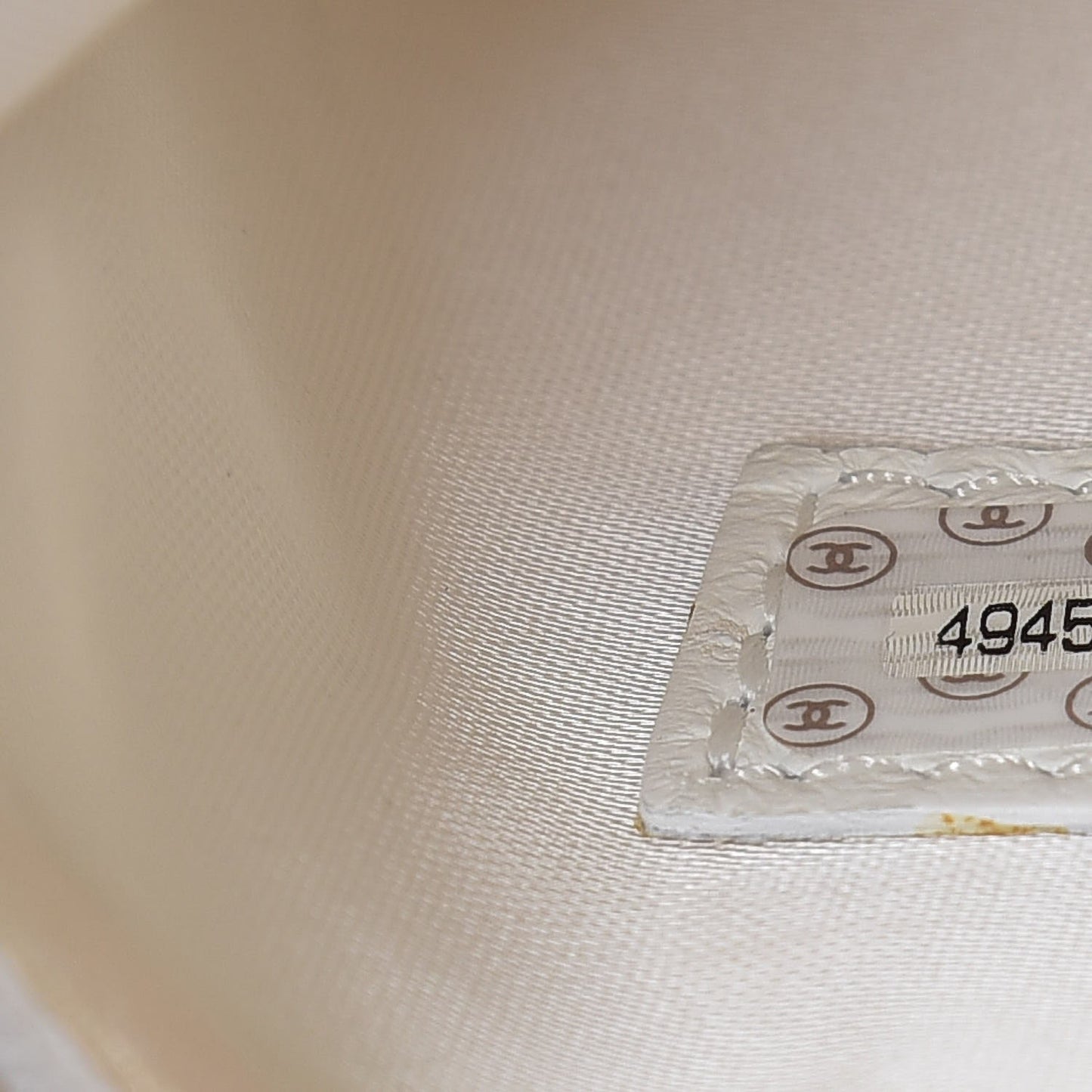 Caviar CC Shoulder Bag White