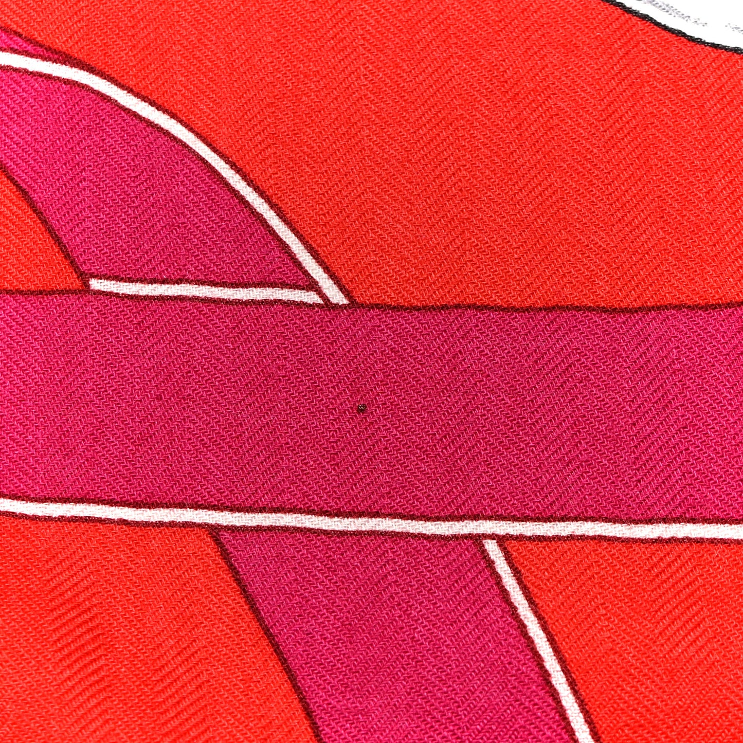 Cashmere Silk Eperon D'Or Shawl 140 Fuchsia Rouge Grenat