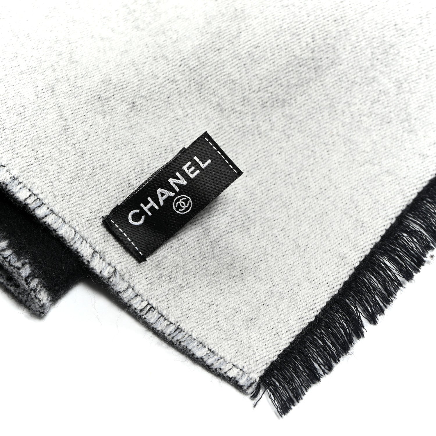 シャネル CHANEL STOLE Chanel Cashmere CC Fringe Stole Blue Black 1724741 – FASHIONPHILE