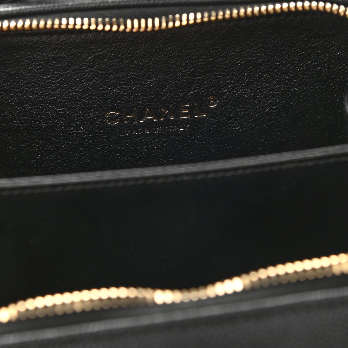 Caviar Quilted Small CC Filigree Vanity Case Black