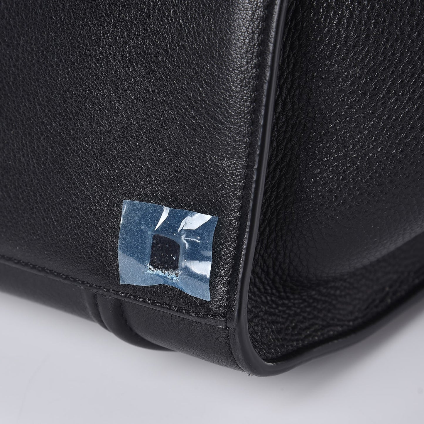 Grained Calfskin Medium Phantom Luggage Black