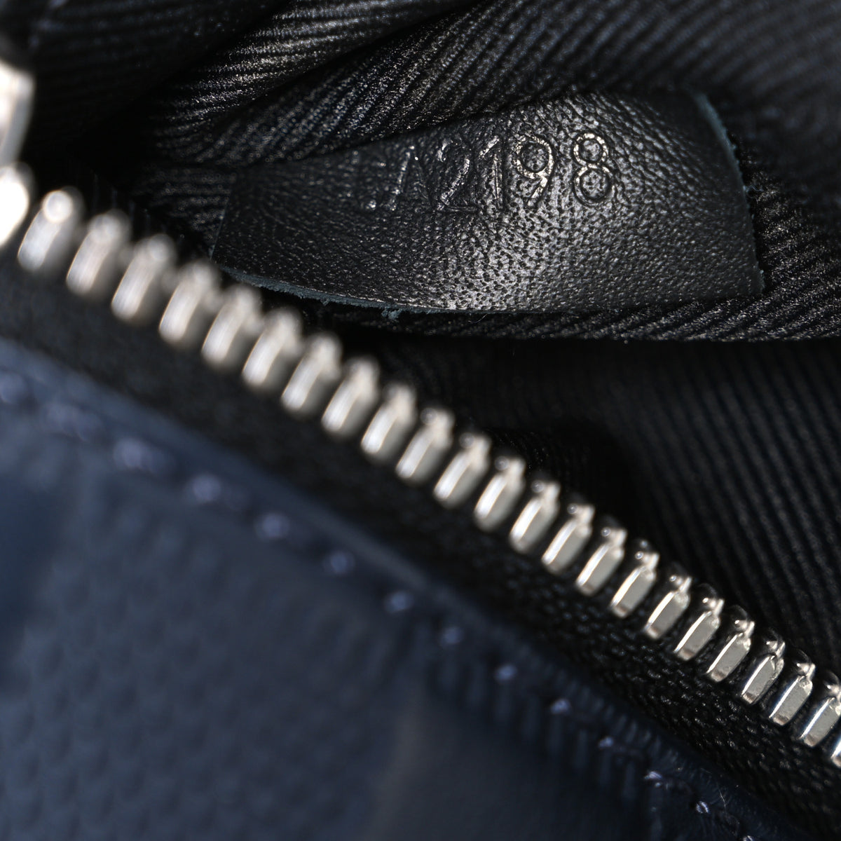 Damier Infini District PM Onyx