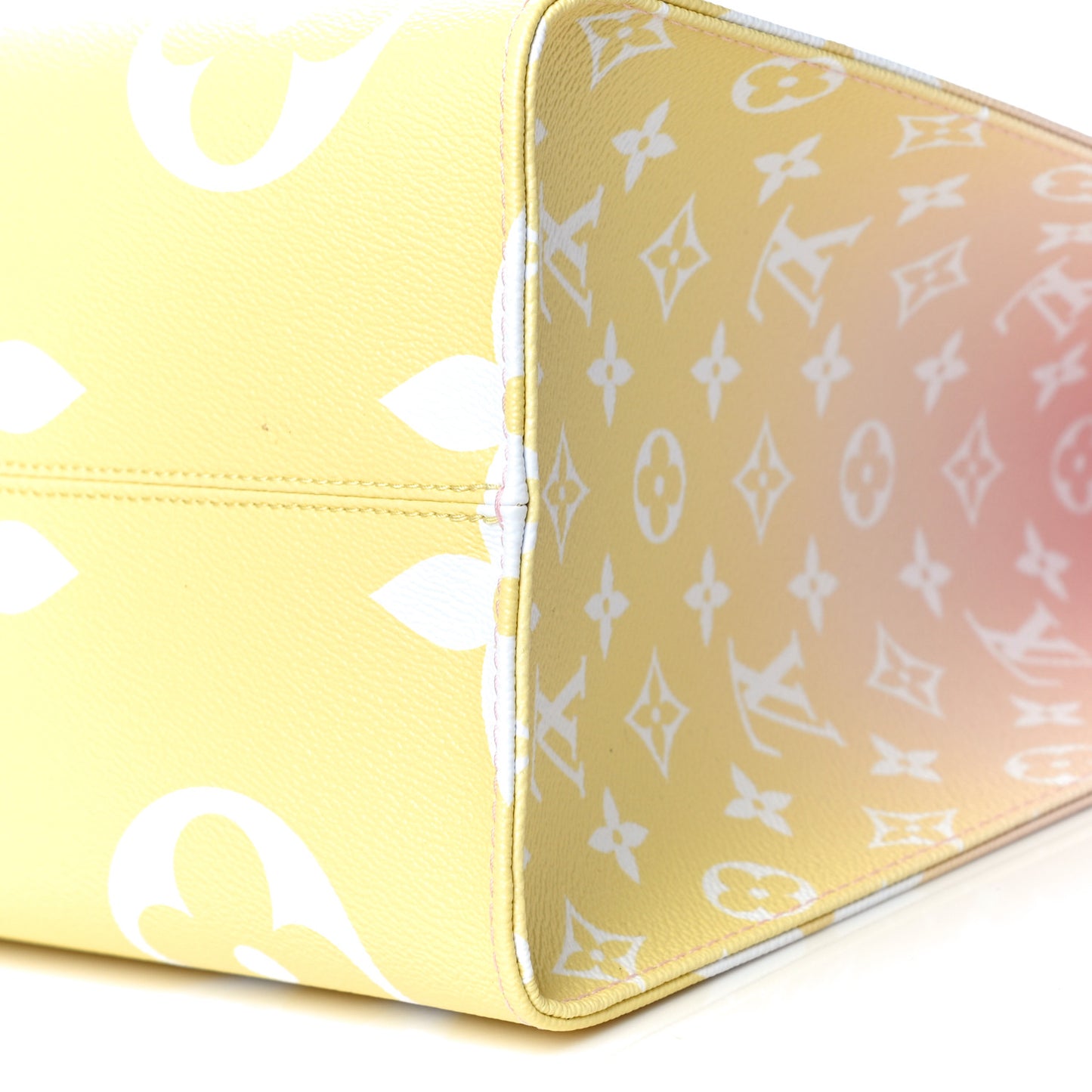Monogram Giant By The Pool Onthego GM Light Pink