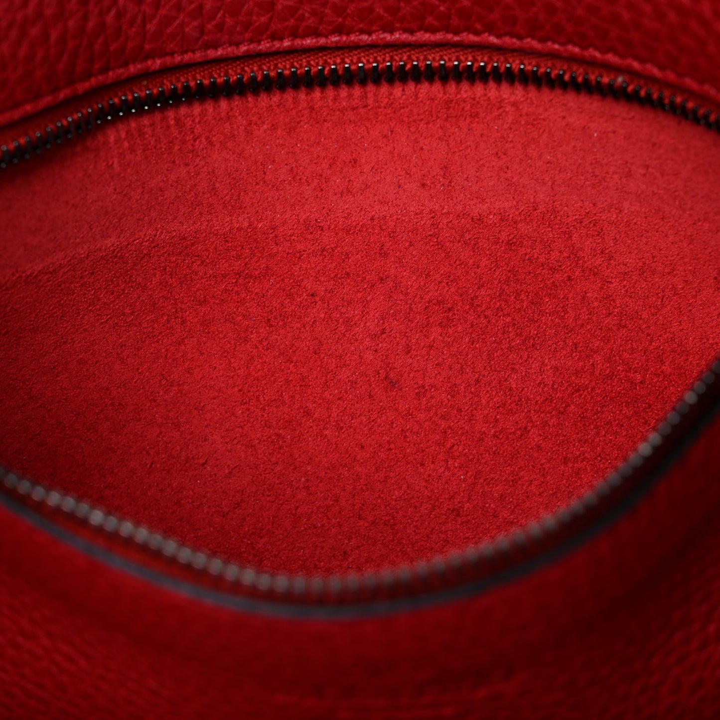 Pebbled Calfskin Medium Rockstud Tote Rosso Valentino