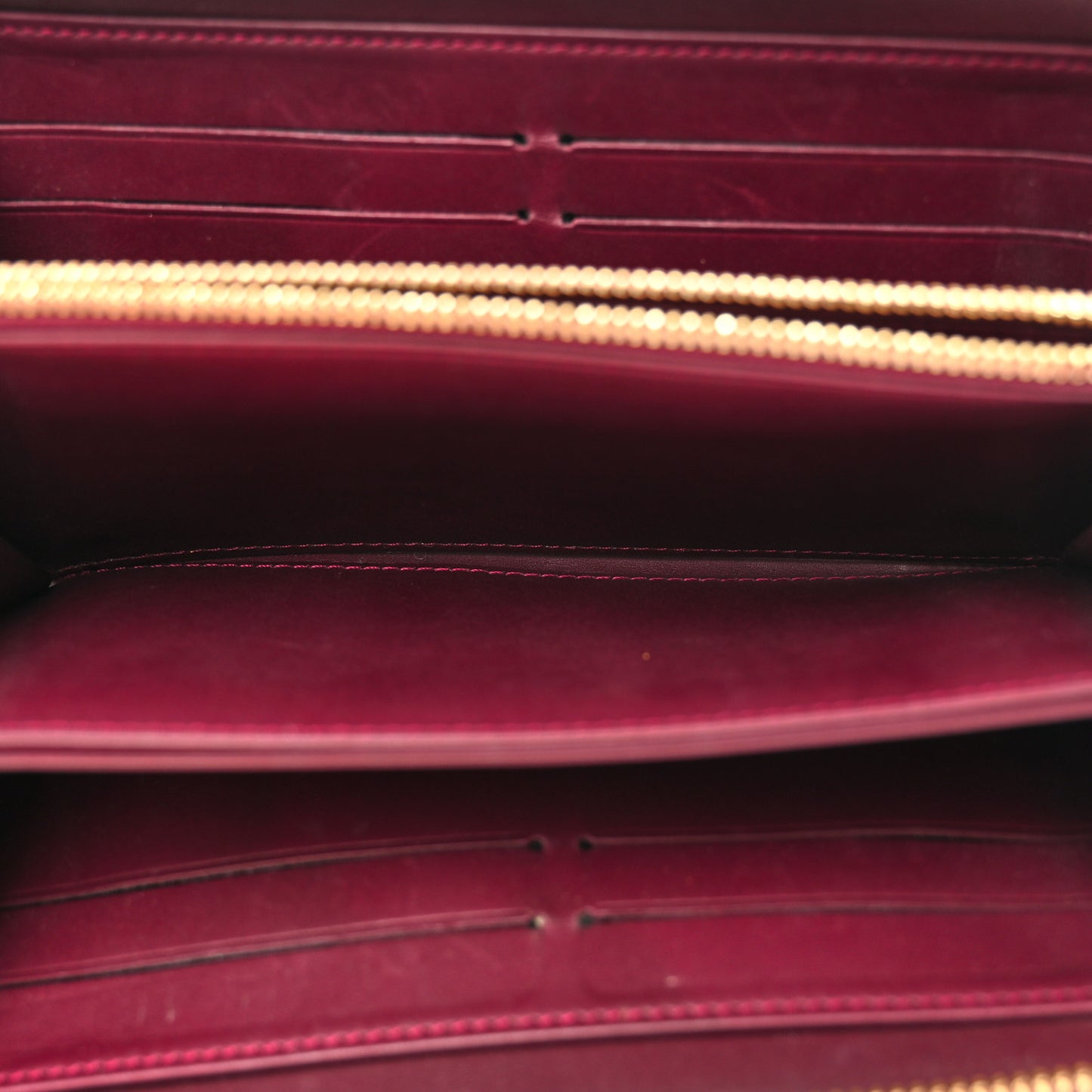 LOUIS VUITTON Vernis Zippy Wallet Rouge Fauviste