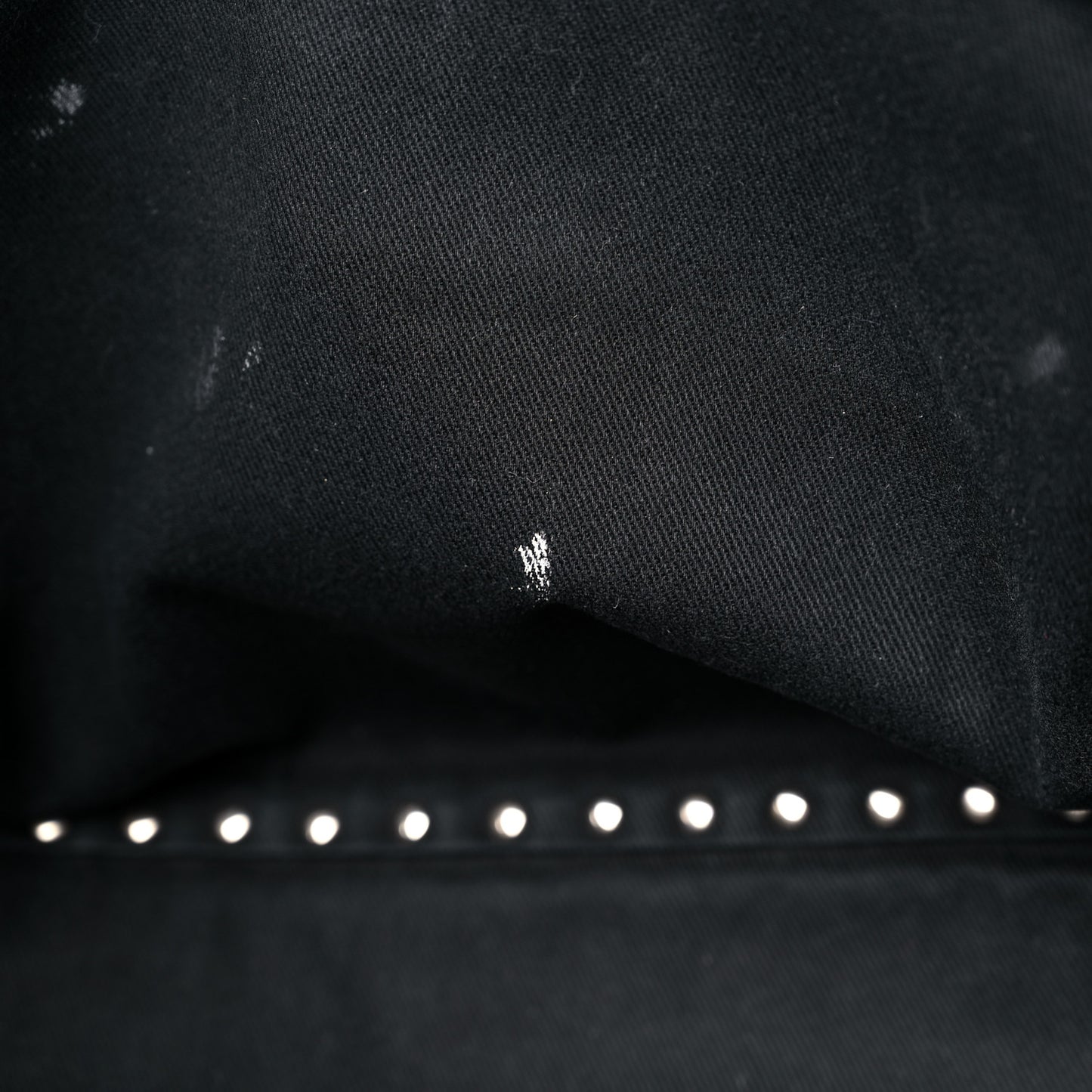 Vitello Medium Rockstud Tote Black