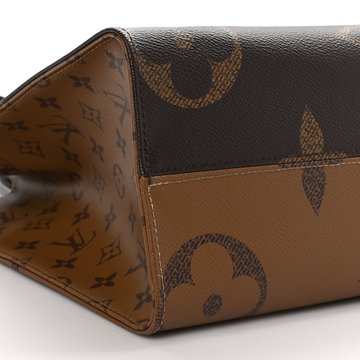 Reverse Monogram Giant Onthego MM