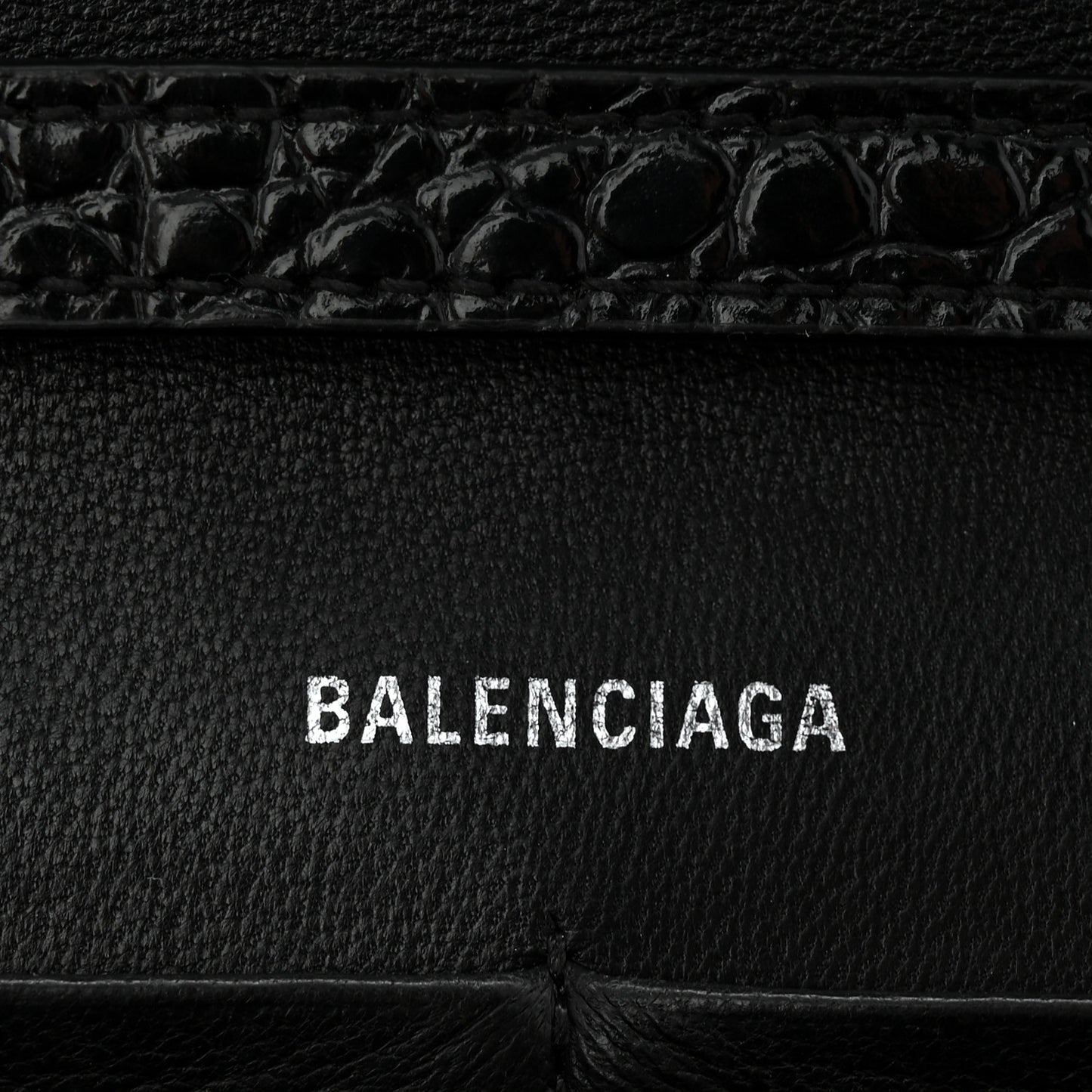 Shiny Calfskin Monochrome Crocodile Embossed Hourglass Chain Bag Black