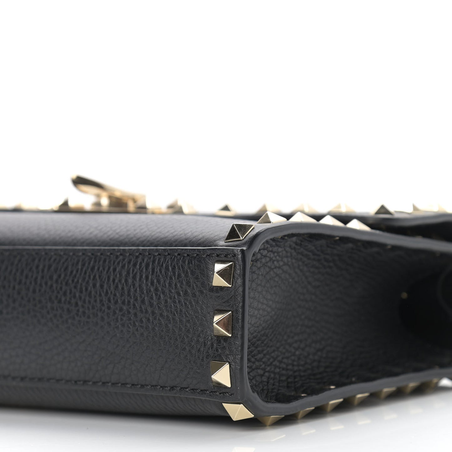 Pebbled Calfskin Medium Rockstud Flip Lock Crossbody Bag Black