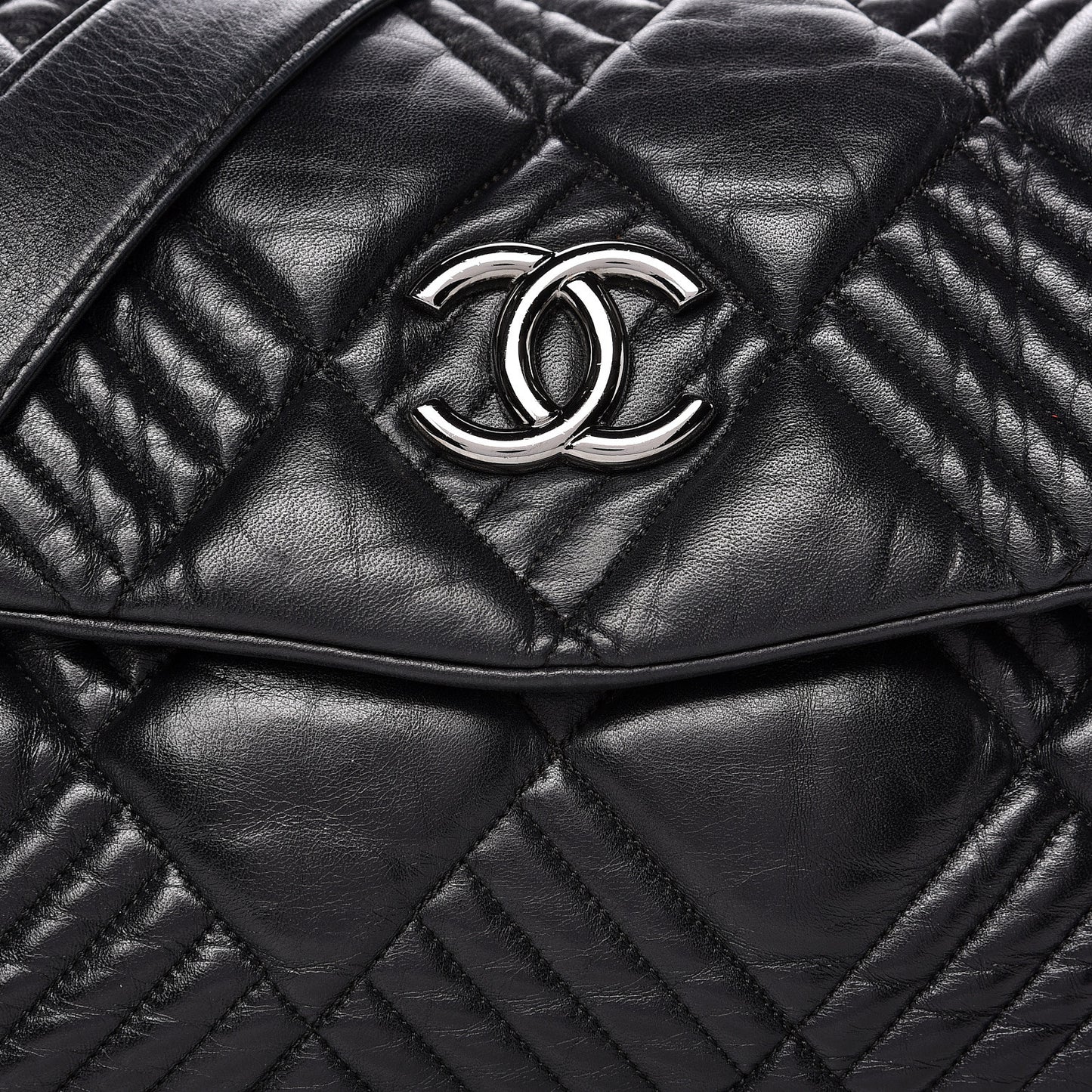 Lambskin In and Out XL Maxi Flap Black