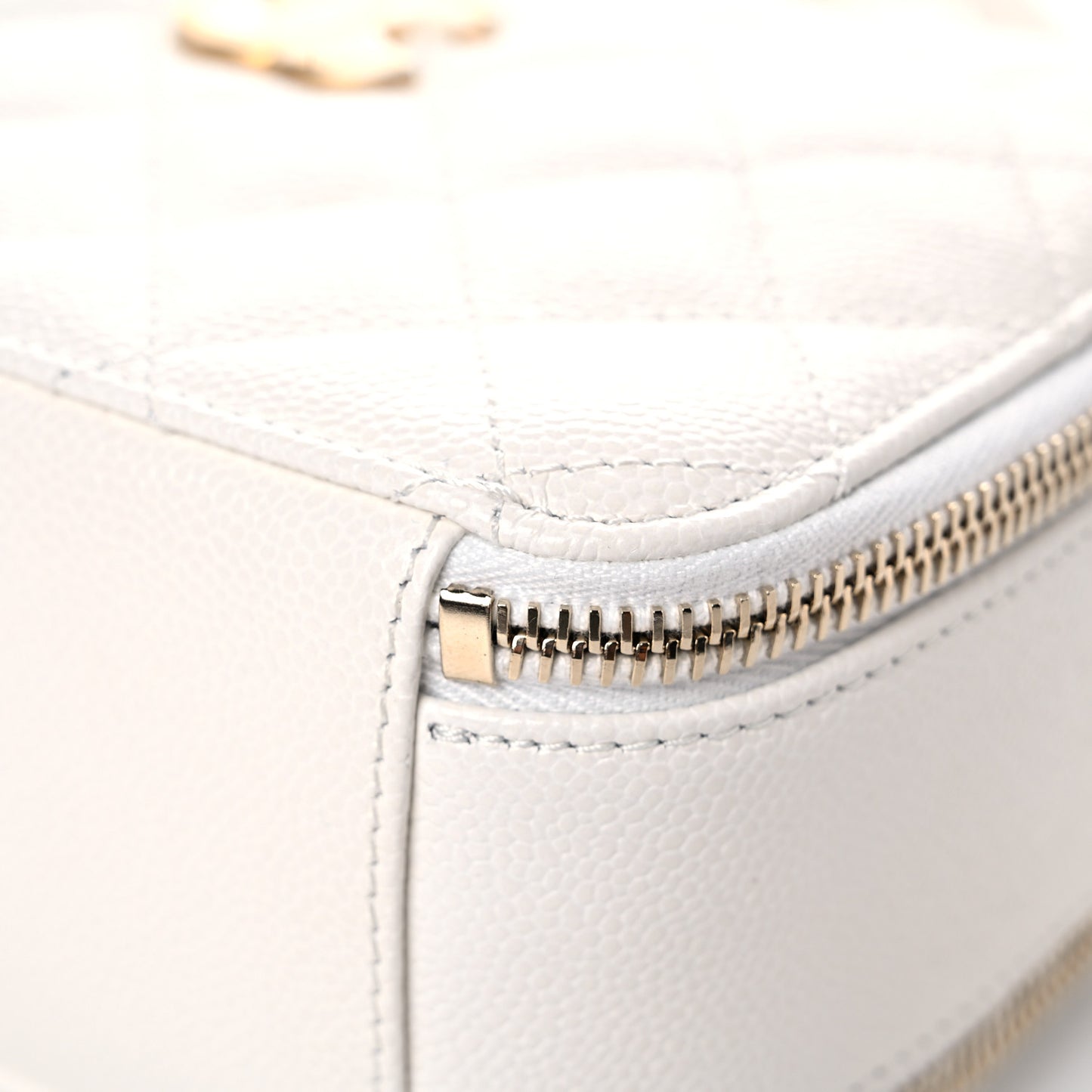 Caviar Quilted Mini Pick Me Up Vanity Case White