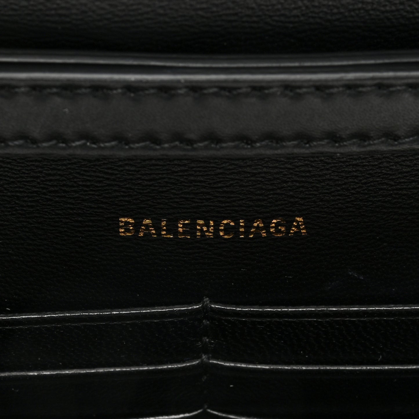 Shiny Box Calfskin XS Hourglass Wallet On Chain Black