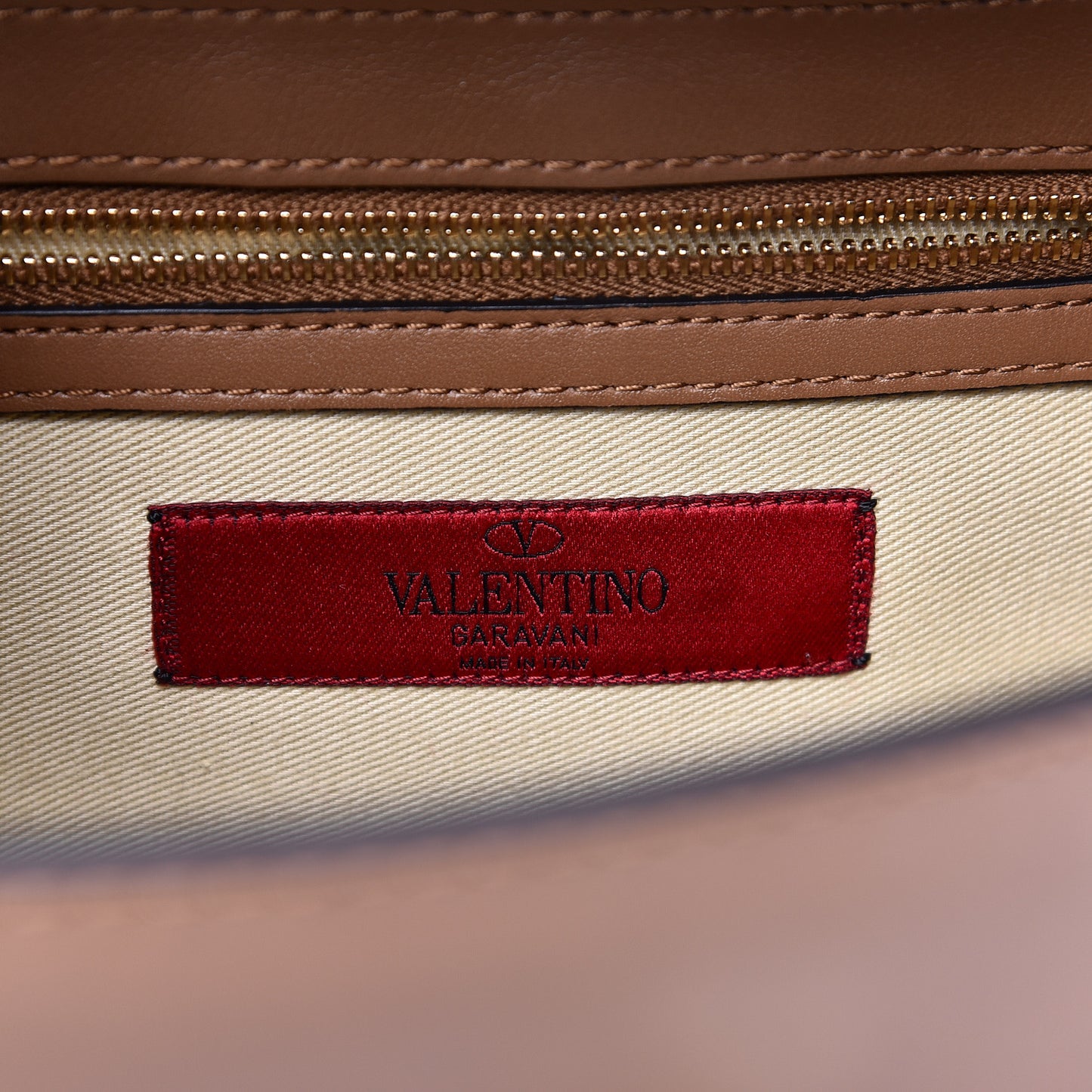 Vitello Medium Rockstud Flap Saddle Bag Nocciola