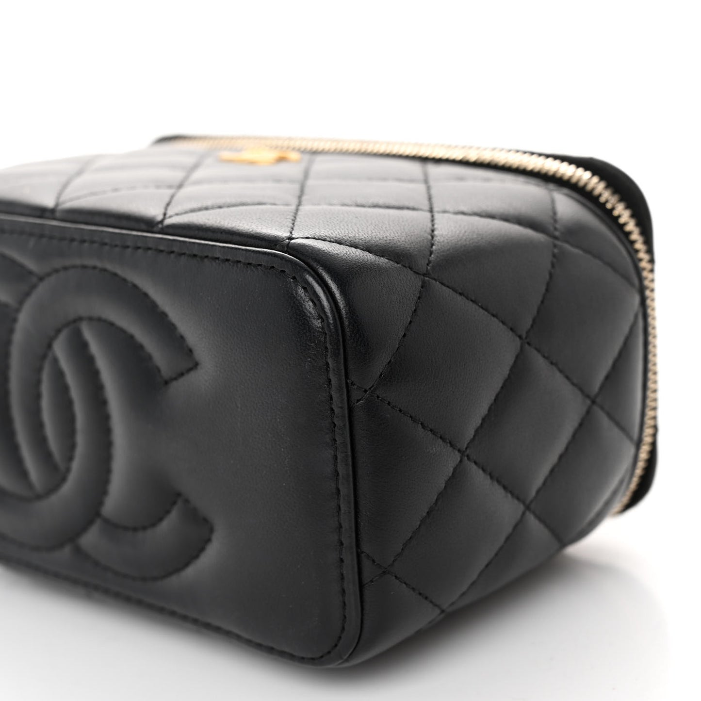 Lambskin Quilted Small Pearl Crush Vanity Case With Chain Black