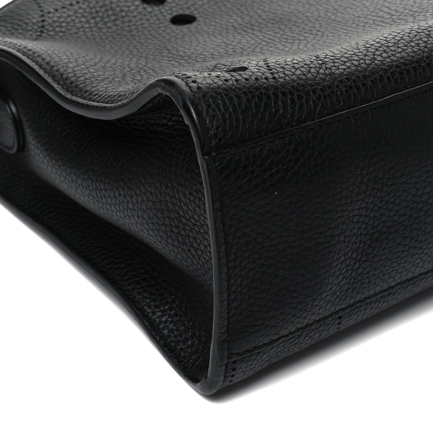 Veau Grana Perforated Blackout Hardware S City Black