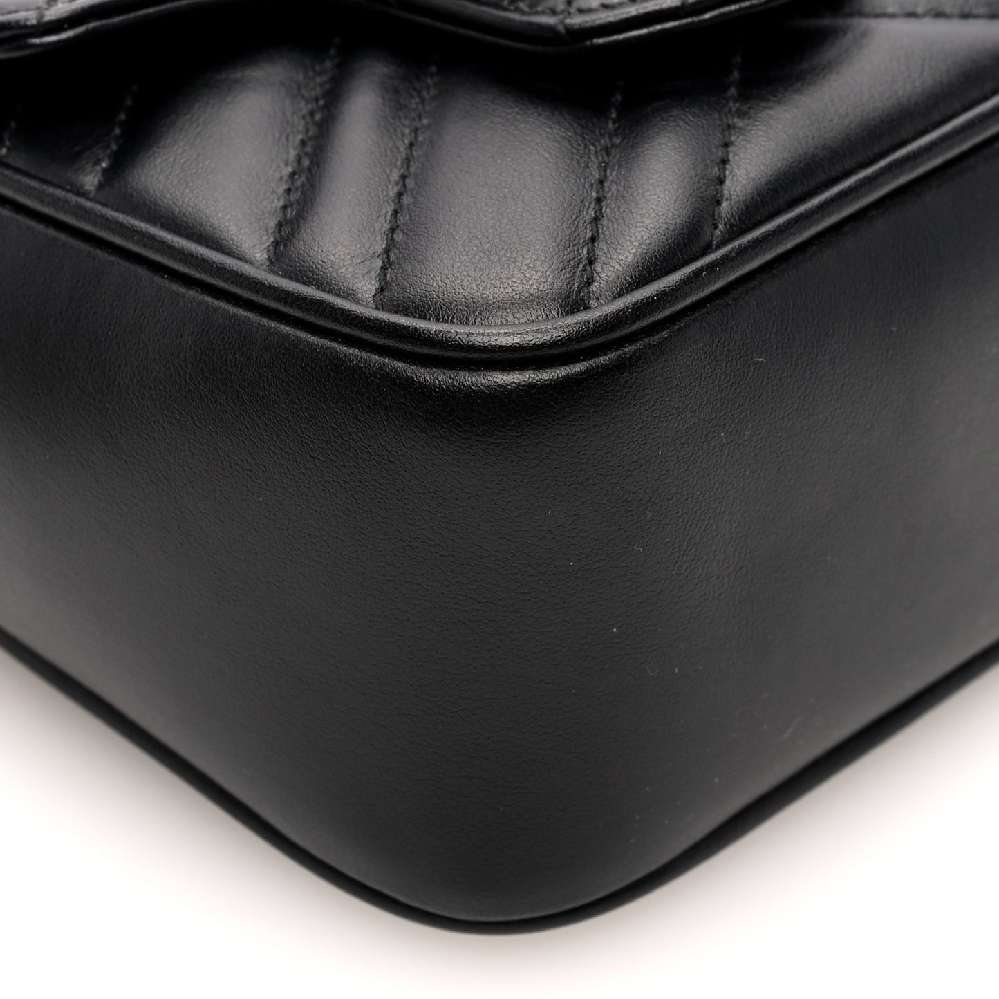 Calfskin Matelasse Monochrome GG Marmont Chain Mini Belt Bag Black