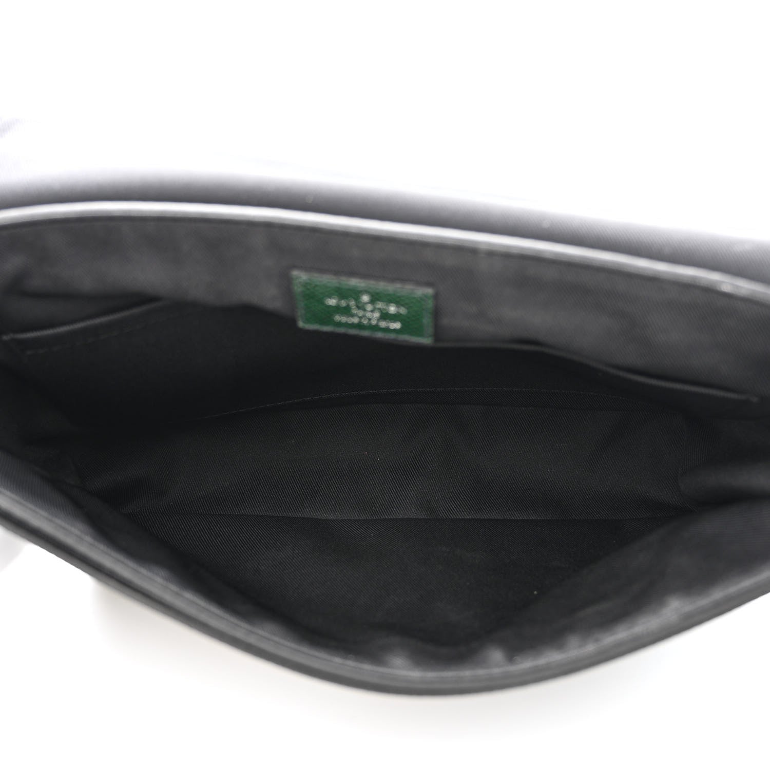 Louis Vuitton Taiga District PM Epicea 5 of 10
