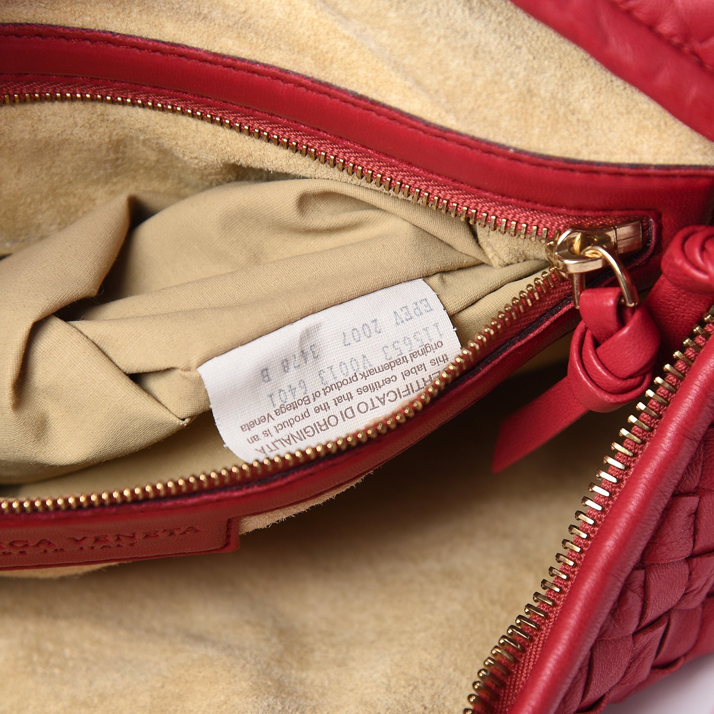 Nappa Intrecciato Medium Veneta Hobo Cassis