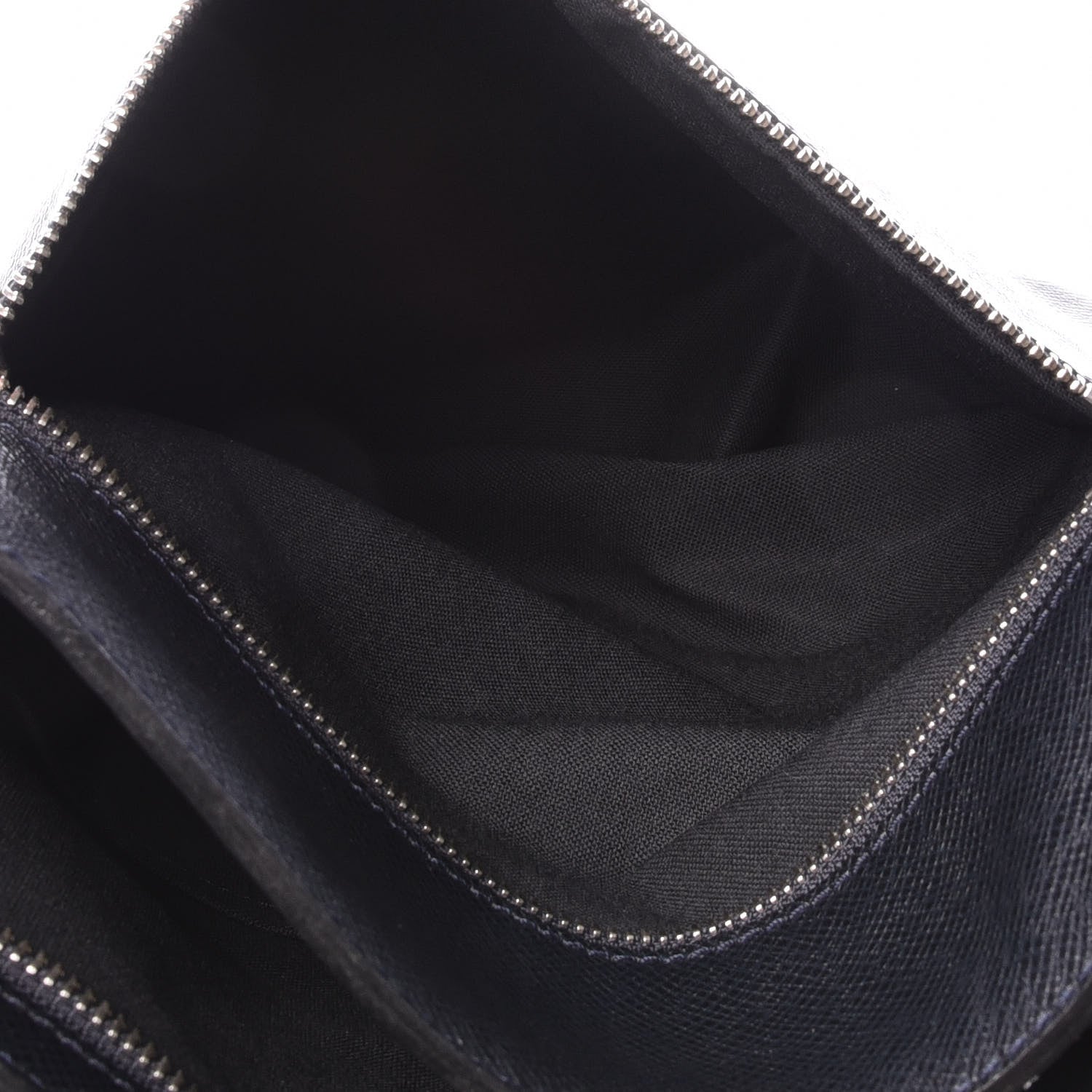 Louis Vuitton Taiga Sasha Messenger Boreal 5 of 11
