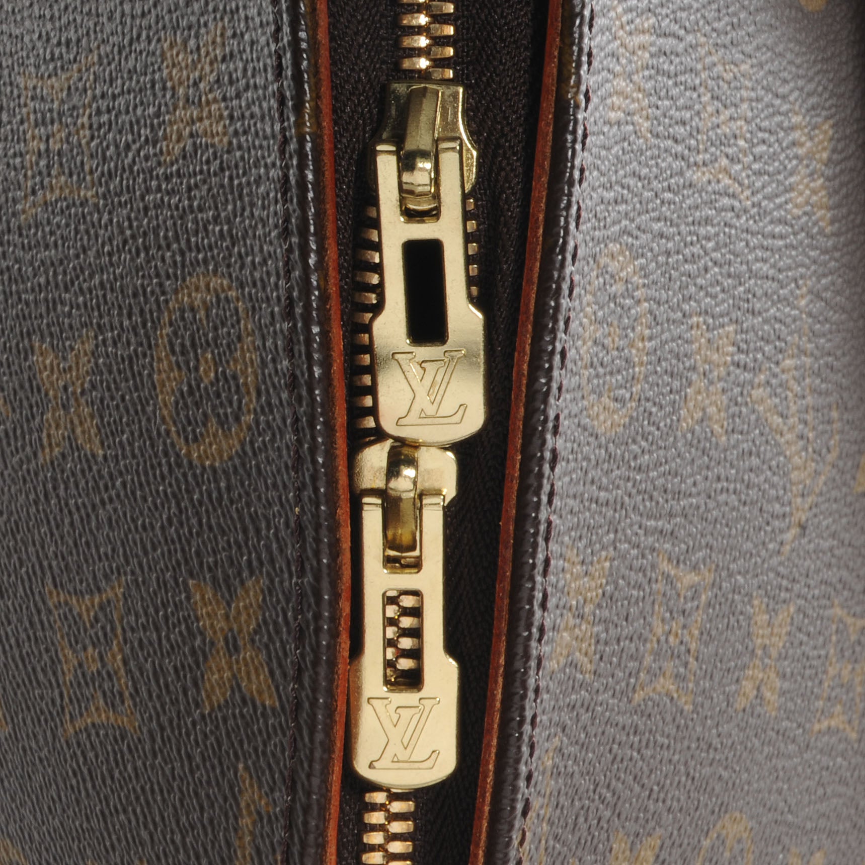 Louis Vuitton Monogram Ellipse MM 8 of 8