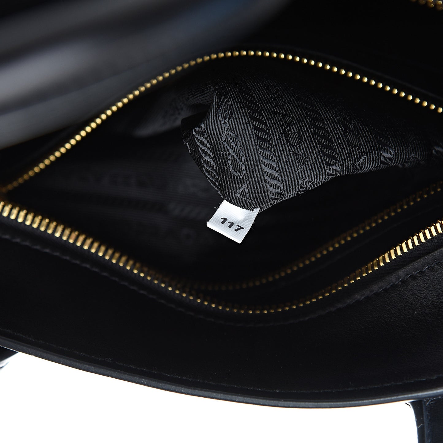 Saffiano City Calfskin Medium Esplanade Tote Black