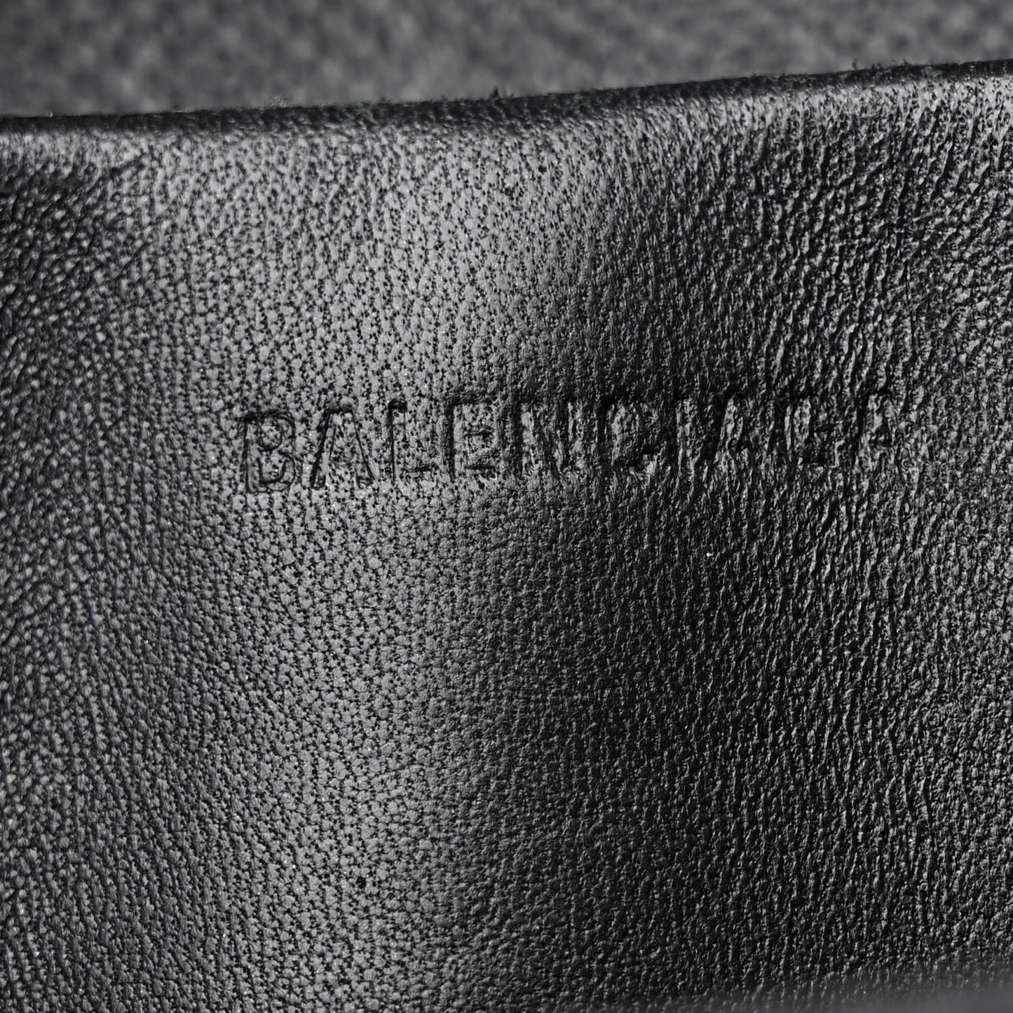 Grained Calfskin Graffiti M BB Round Shoulder Bag Black