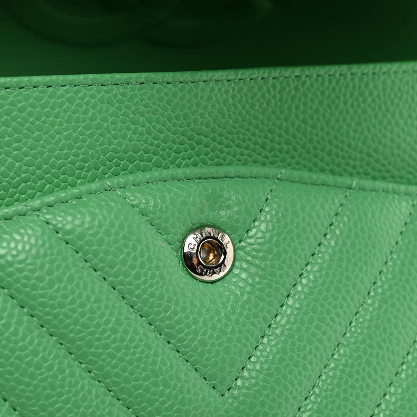 Caviar Chevron Quilted Medium Double Flap Green