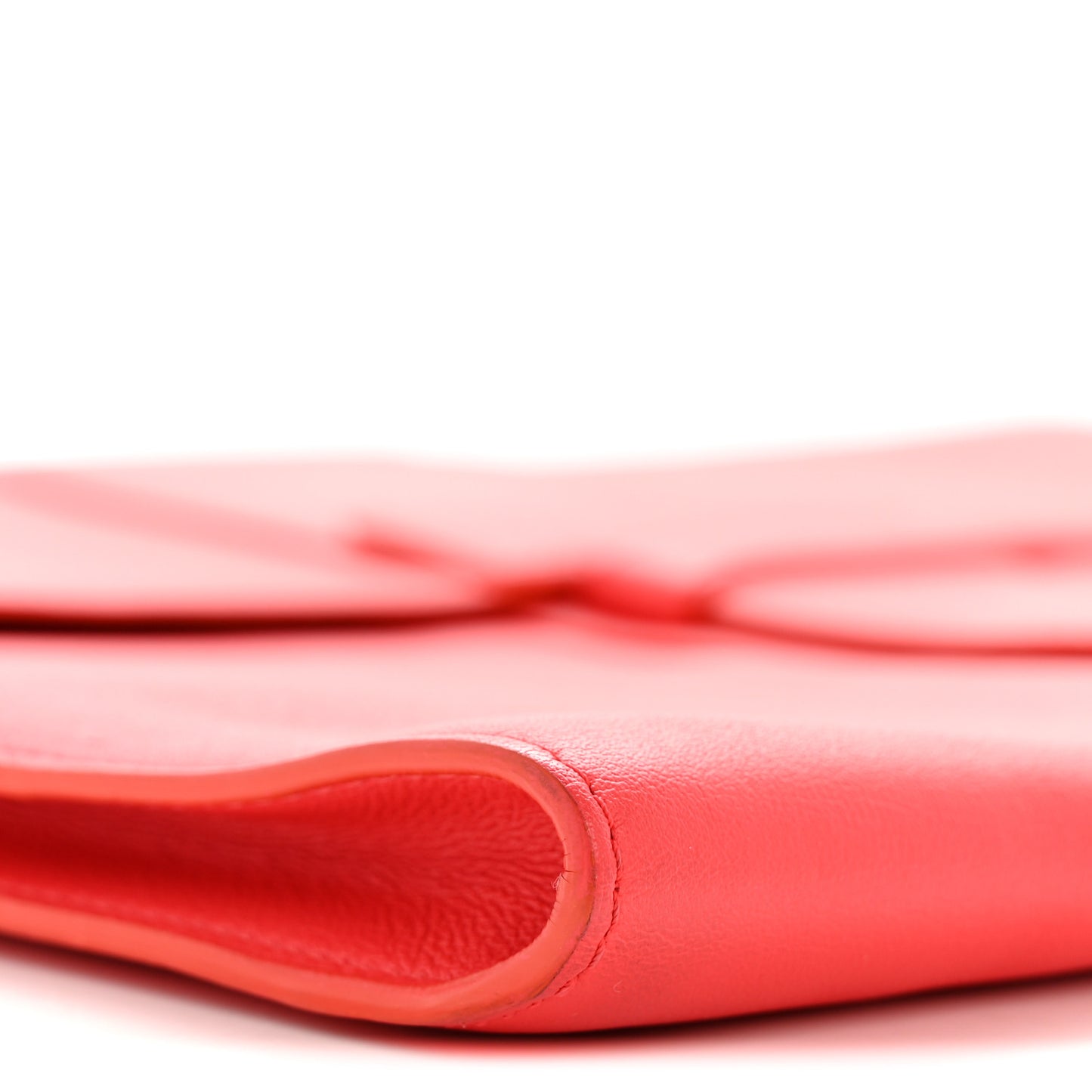 Taurillon Crispe Presse A5 Pouch Red