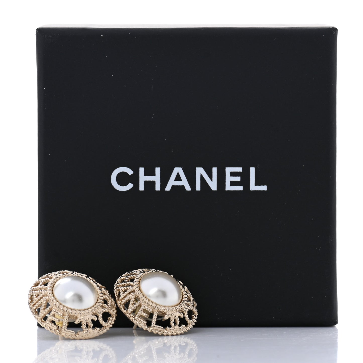 Pearl CC Round Rope Logo Earrings Gold