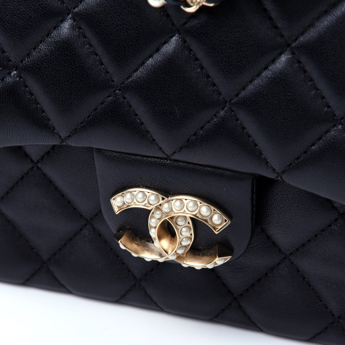 Lambskin Quilted Medium Westminster Pearl Flap Black