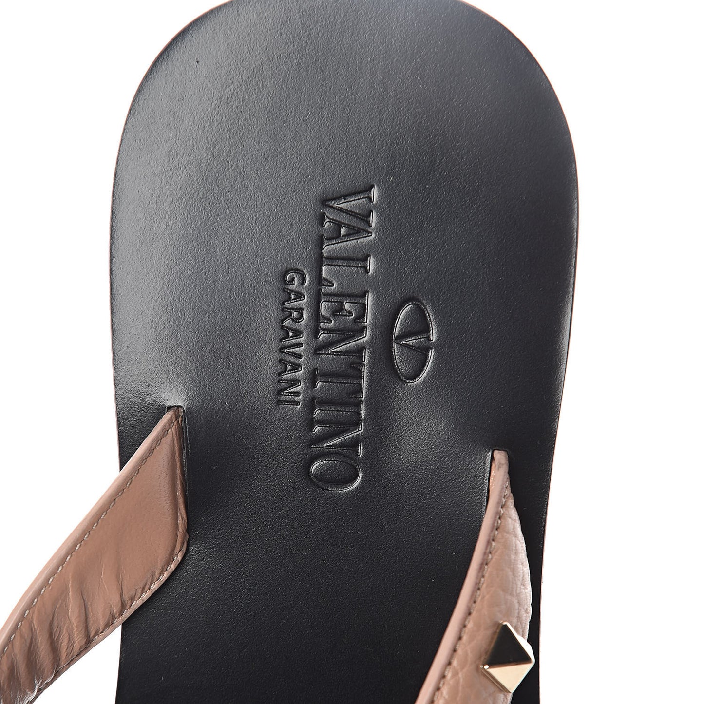 Grained Calfskin Rockstud Flat Thong Sandals 39 Soft Noisette
