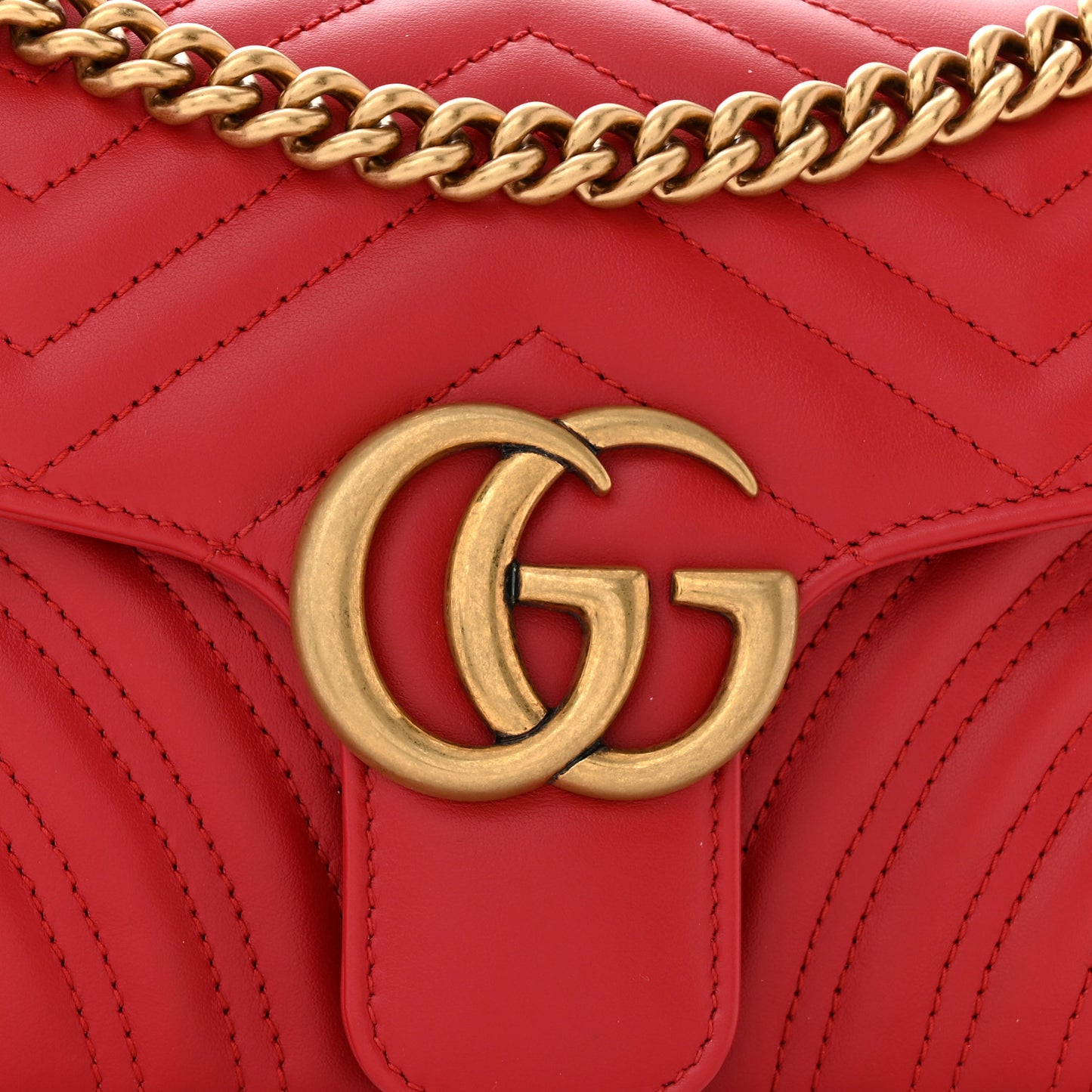 Calfskin Matelasse Small GG Marmont Shoulder Bag Hibiscus Red