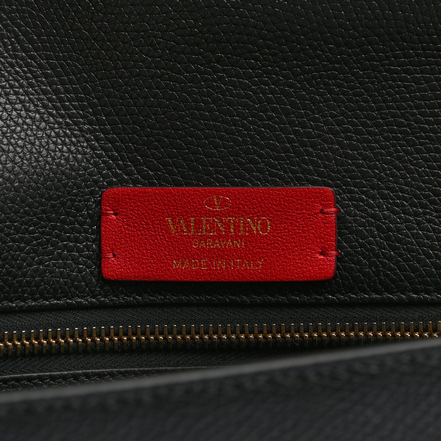 Grained Calfskin VSling Pouch Black
