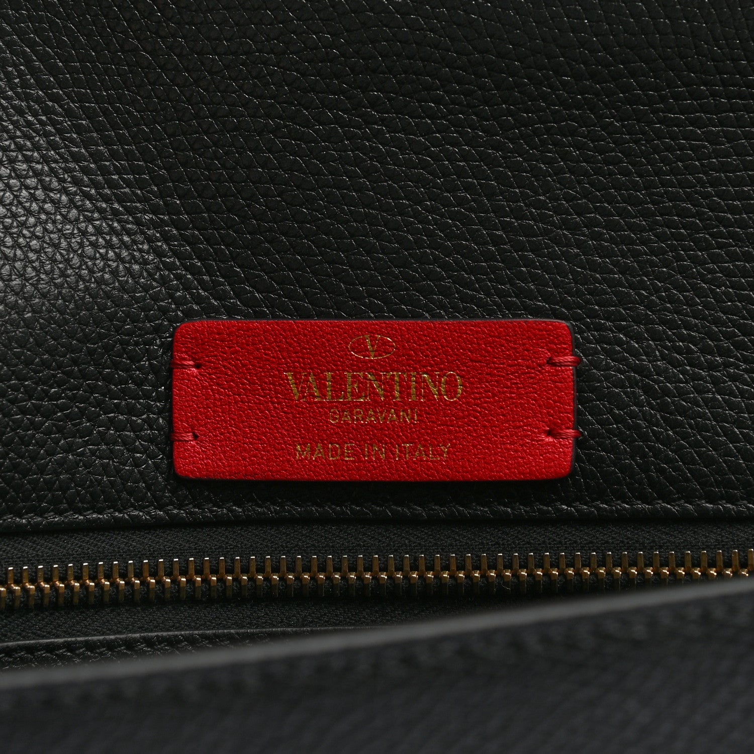 Valentino Garavani Grained Calfskin VSling Pouch Black 6 of 7