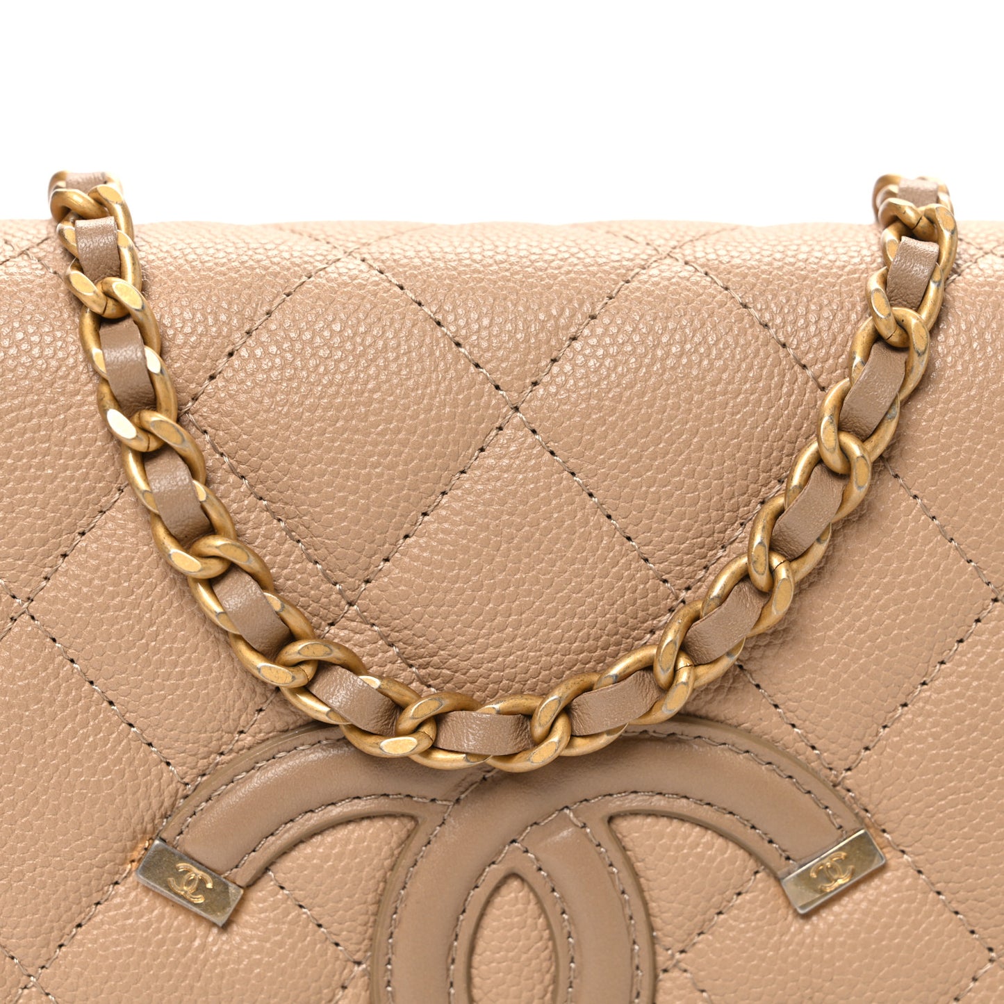 Caviar Quilted CC Filigree Wallet On Chain WOC Beige