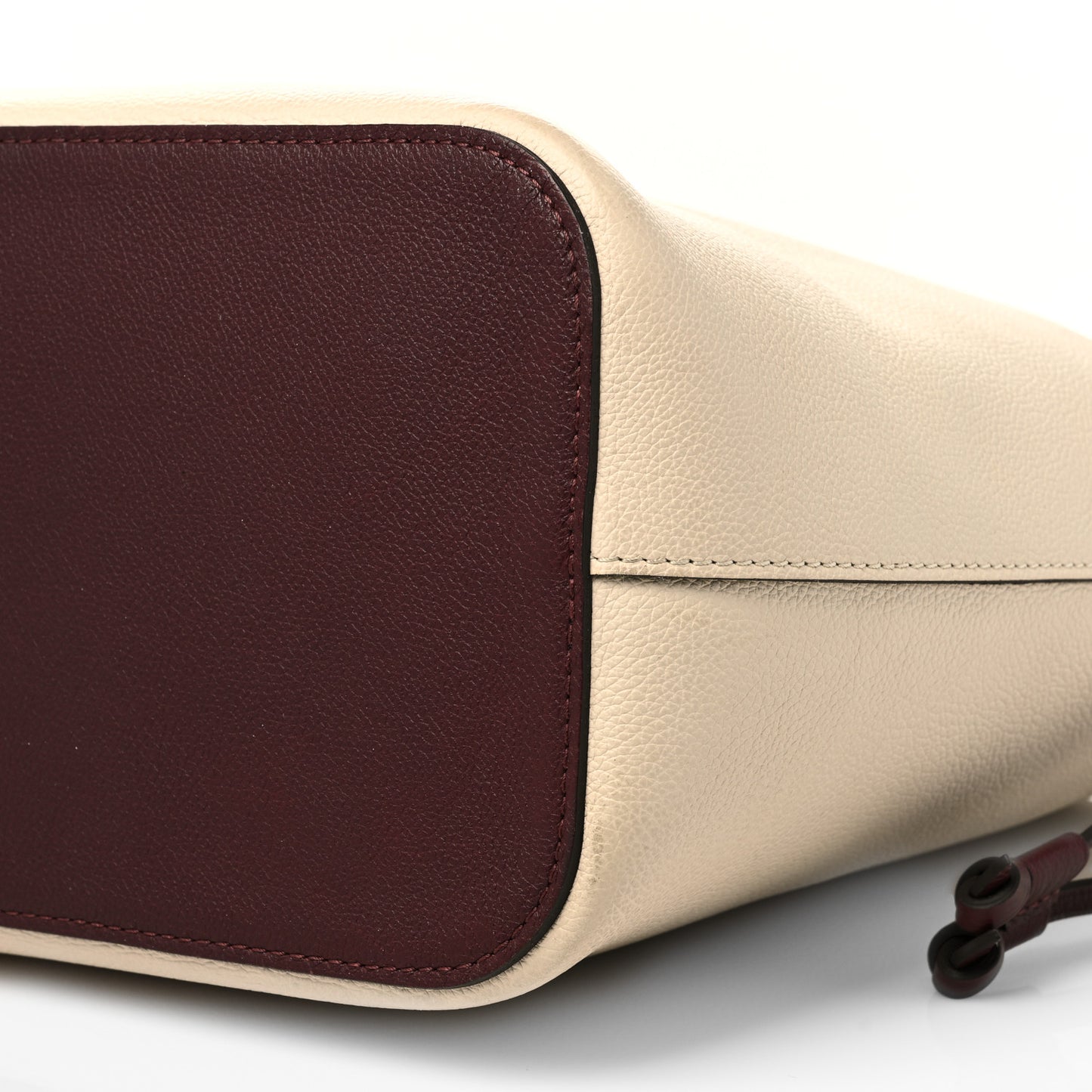 Calfskin Lockme Bucket Soie Quartz Calla