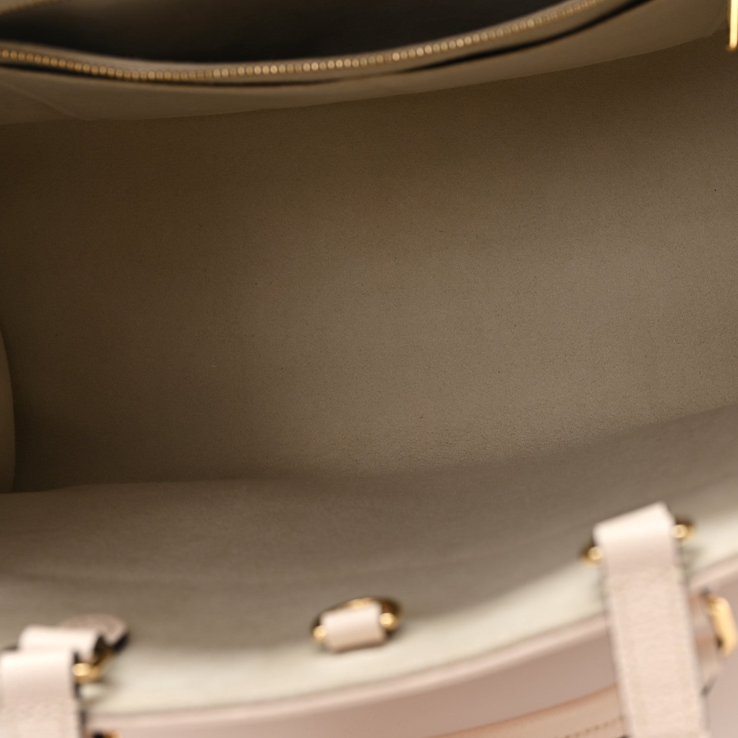 Louis Vuitton Empreinte Monogram Giant By The Pool Onthego MM Cream Saffron 5 of 9