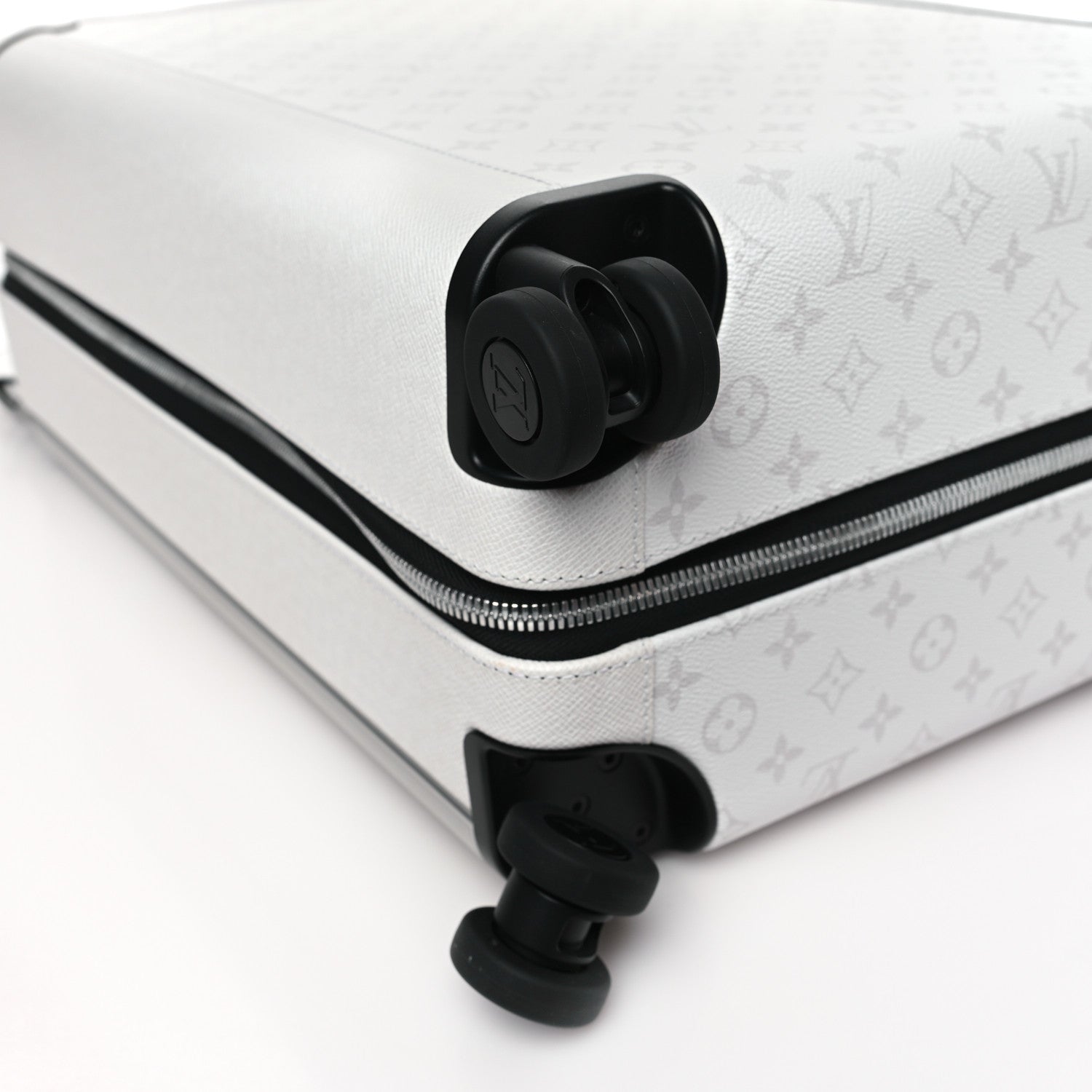 Louis Vuitton Taigarama Horizon 55 White 5 of 7