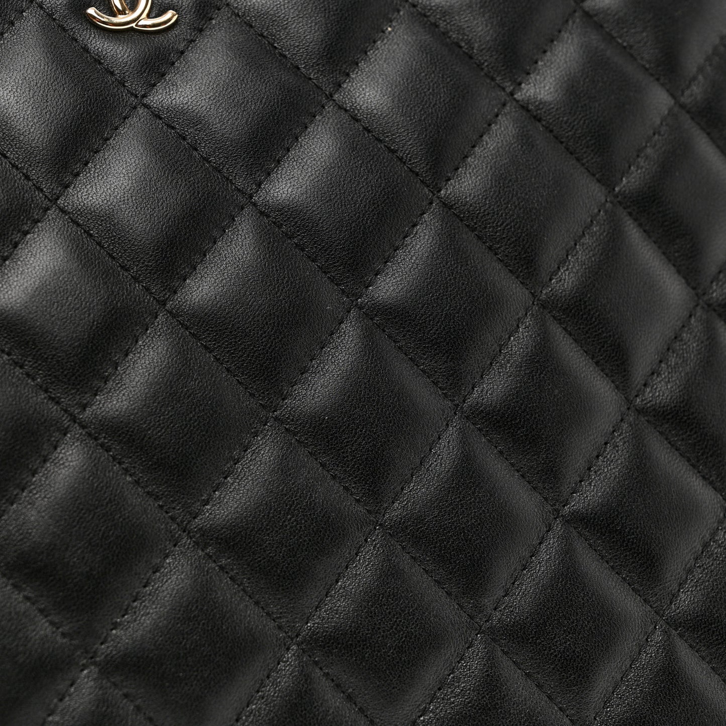 Lambskin Quilted Medium Cosmetic Case Black