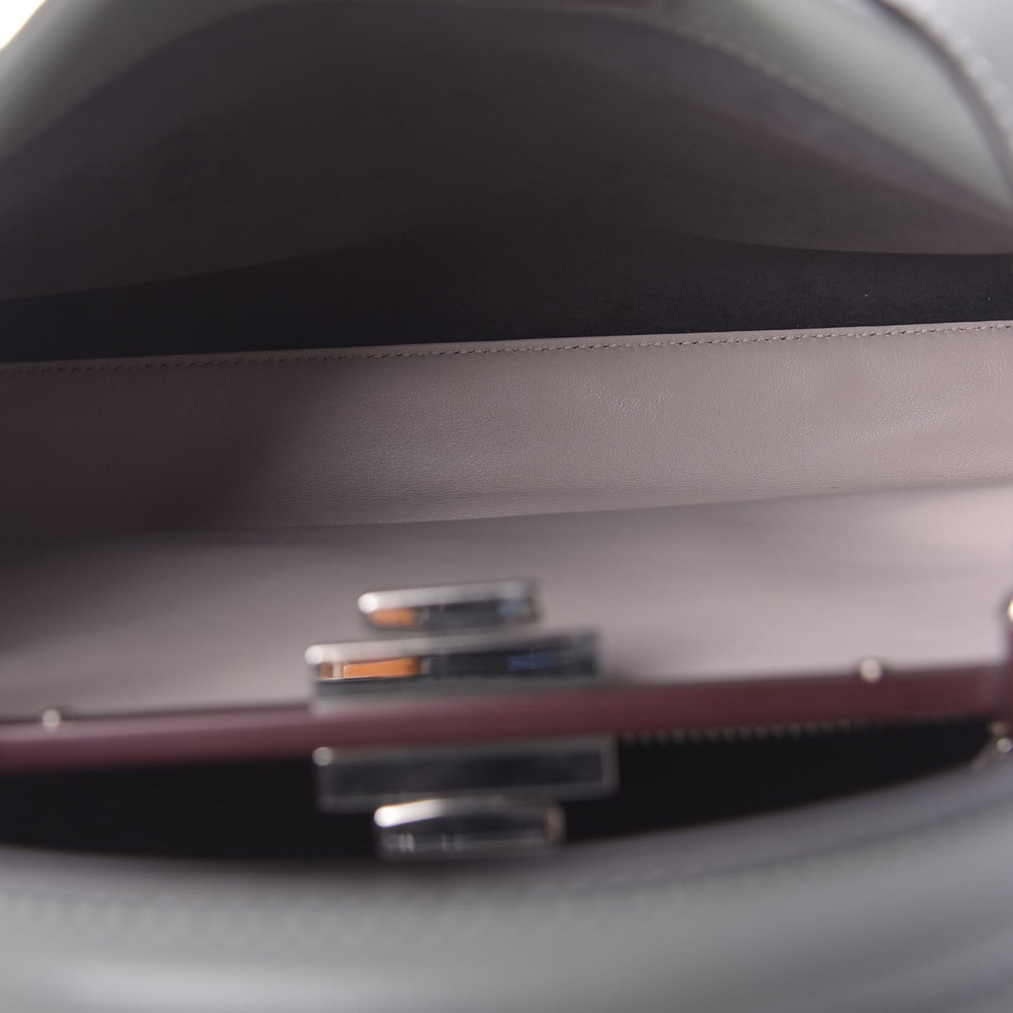 Vitello Seta Shiny Nappa Medium Peekaboo Iconic Satchel Alga Rosa Doll