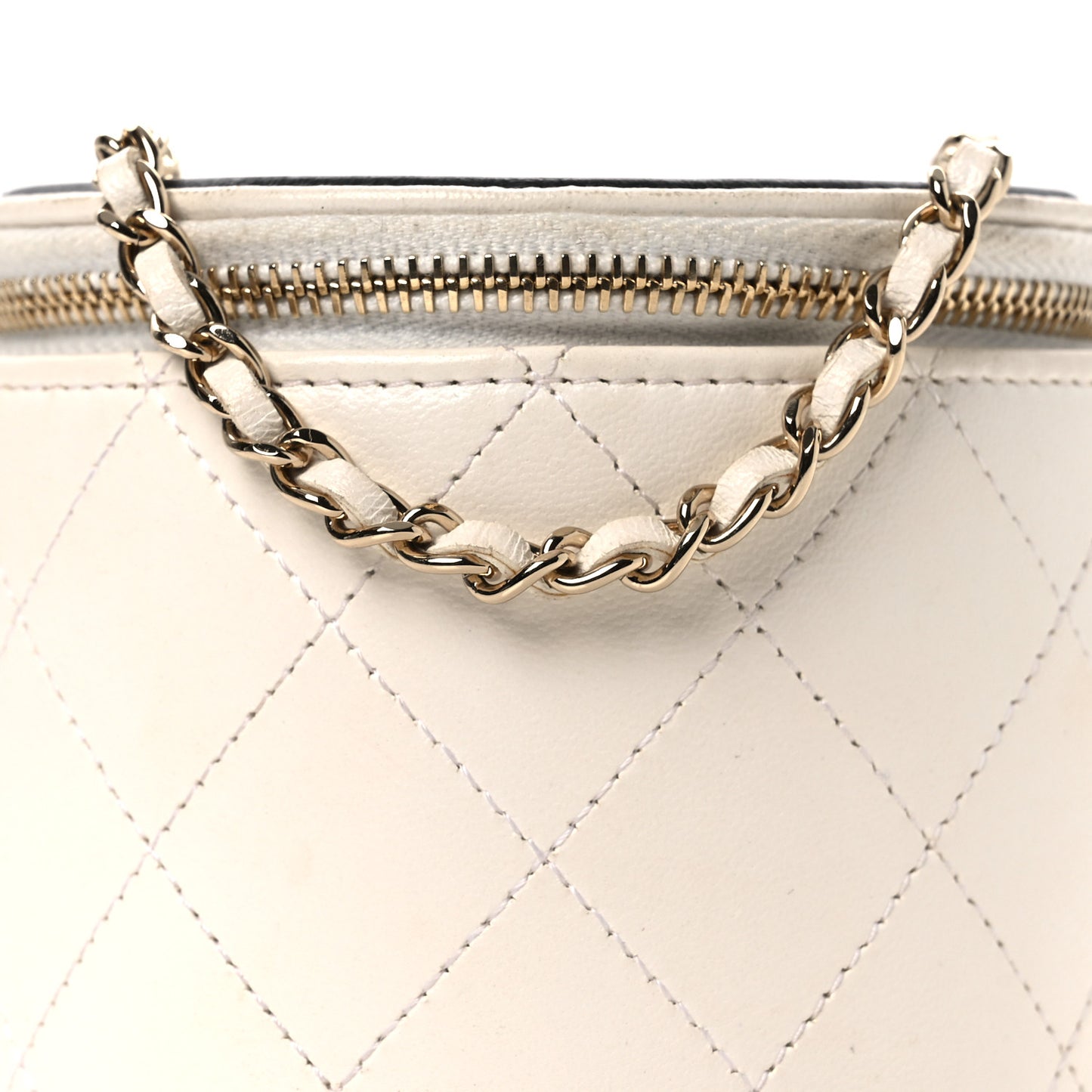 Lambskin Quilted Round Small Vanity Case With Chain White Black