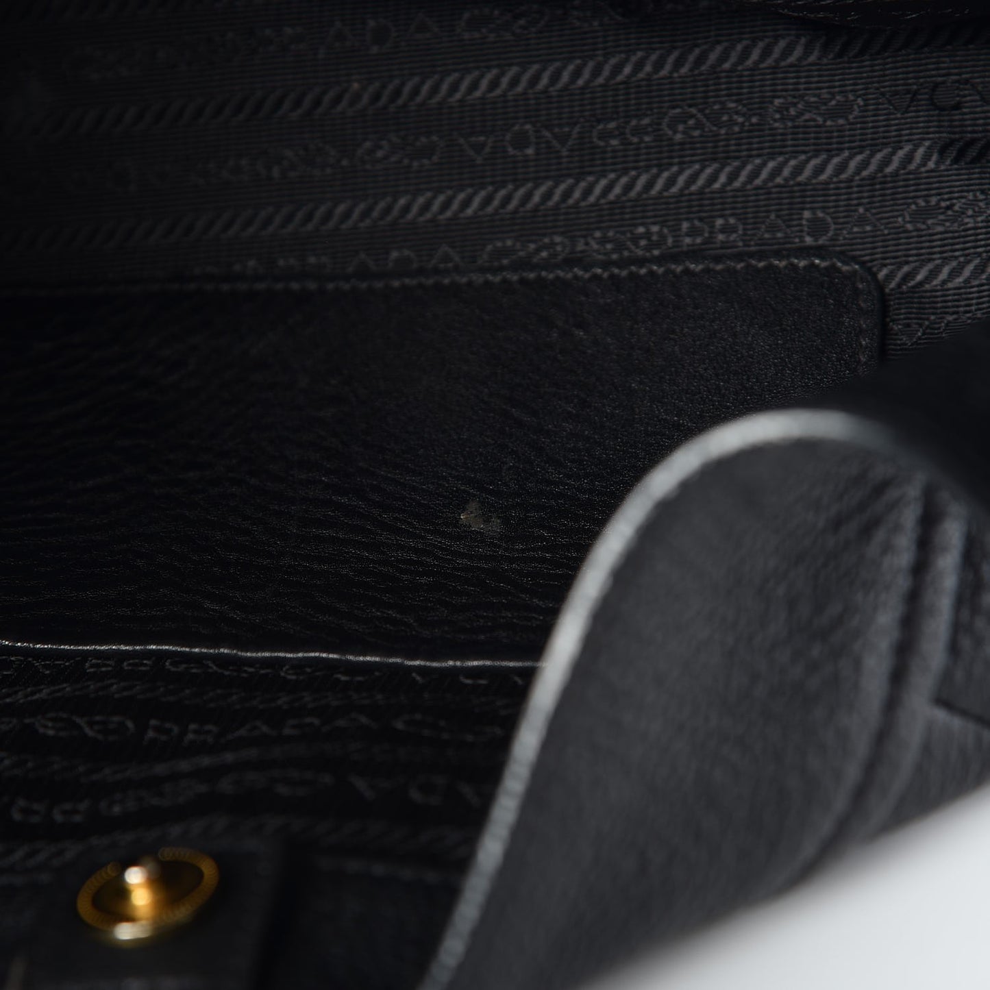 Vitello Daino Hobo Black