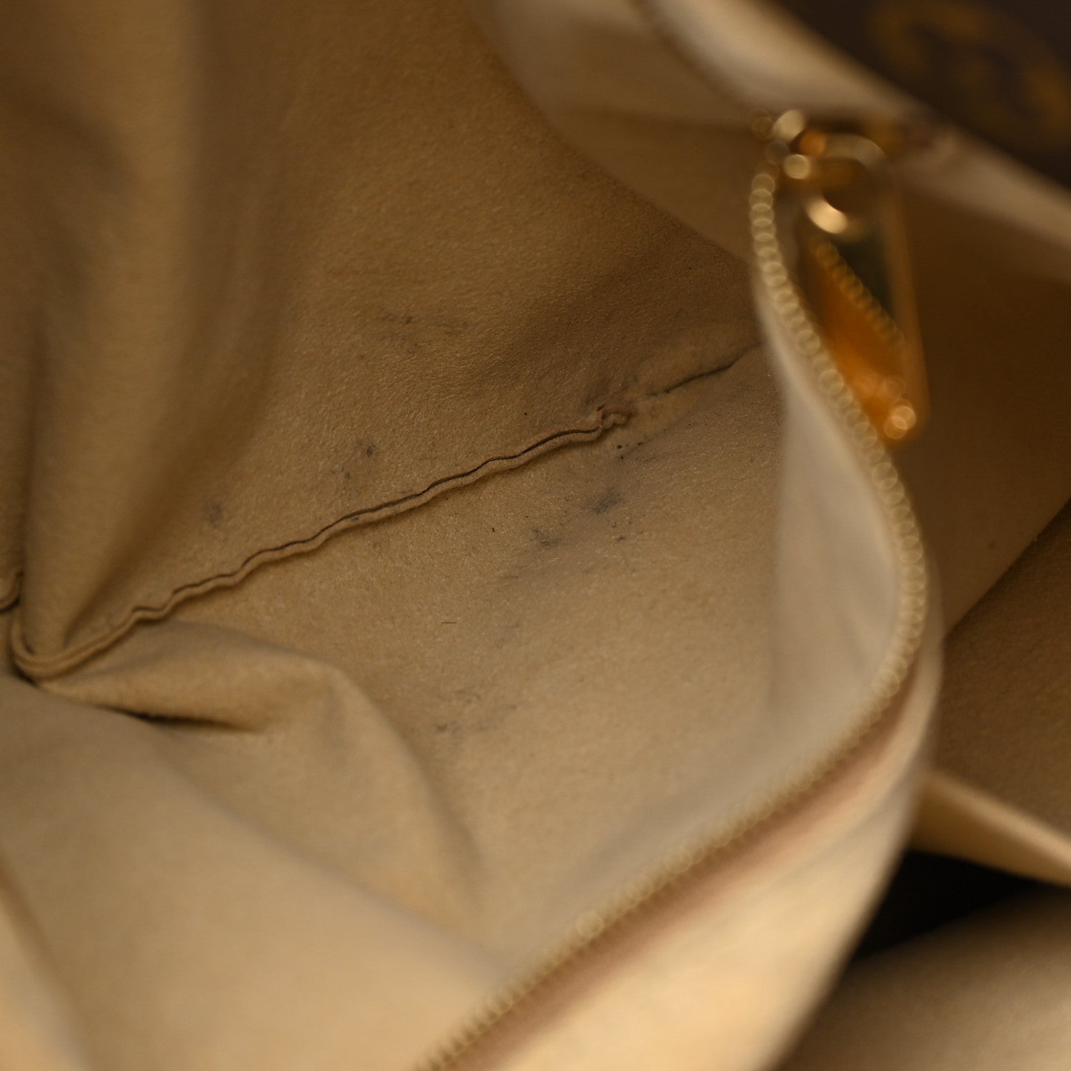 Louis Vuitton Monogram Artsy MM 12 of 14