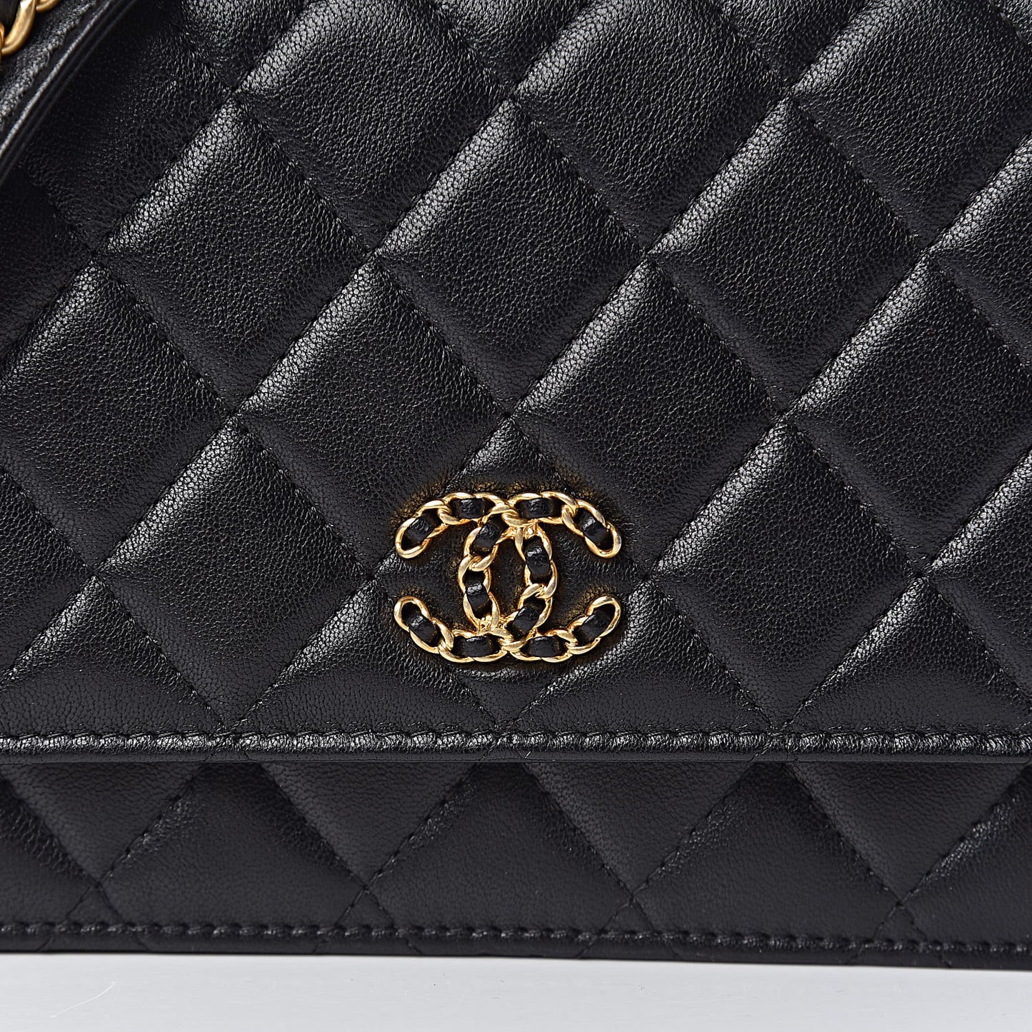 Lambskin Quilted Infinity Wallet On Chain WOC Black