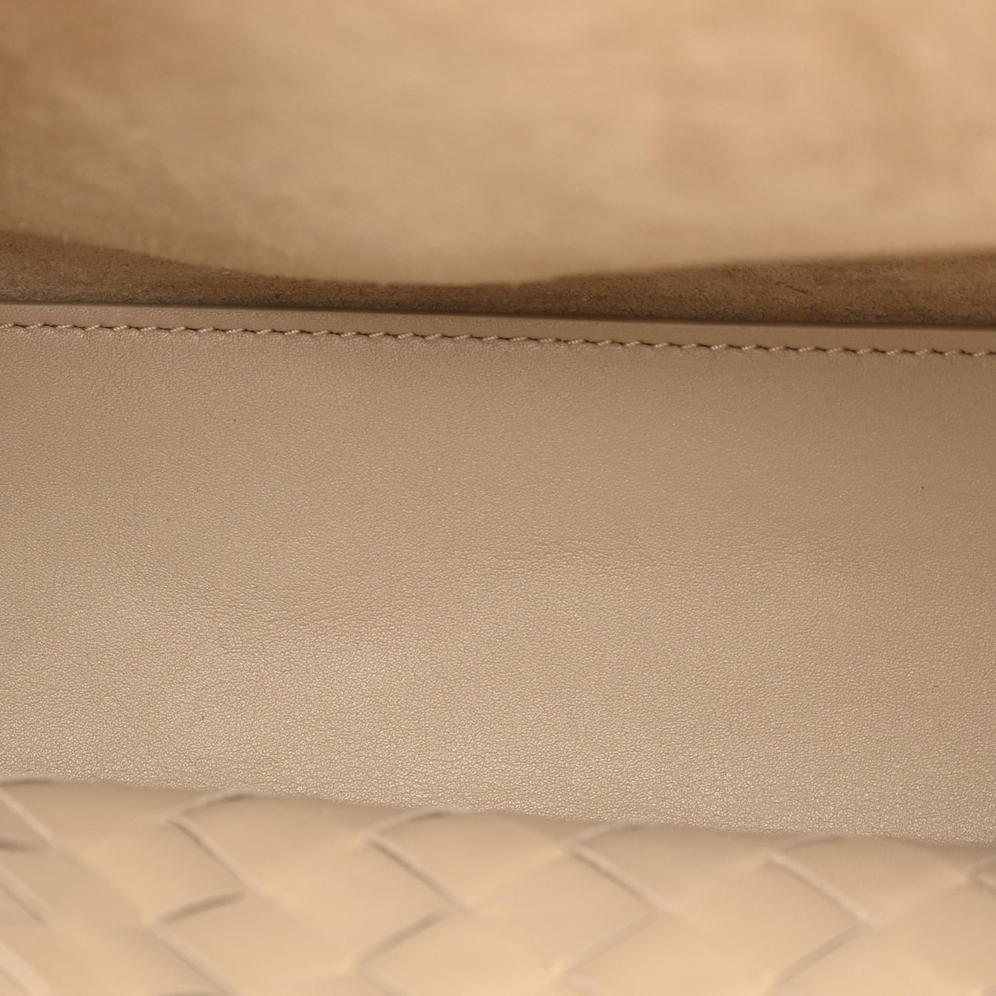 Silky Calfskin Medium Ciao Ciao Ecru