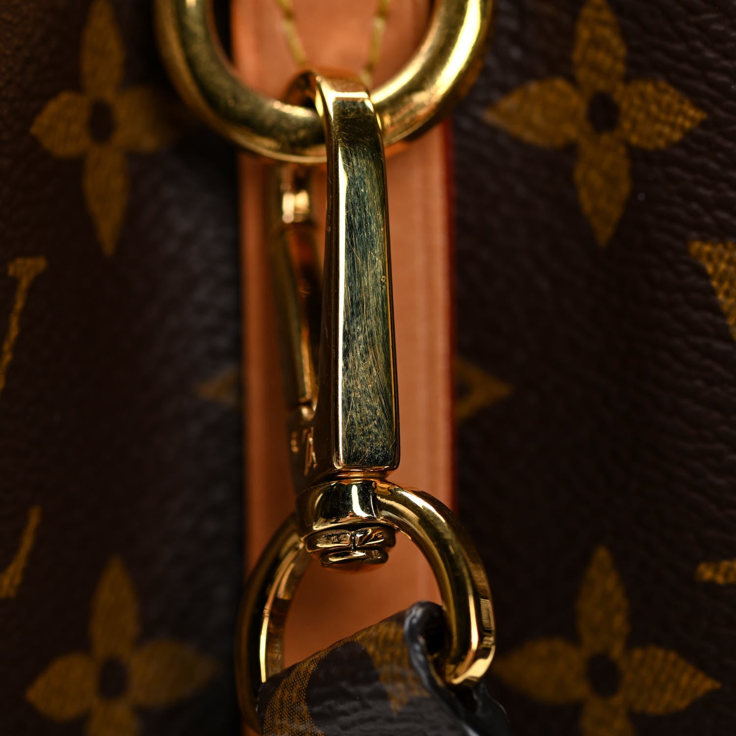 Louis Vuitton Monogram Montaigne MM 14 of 16
