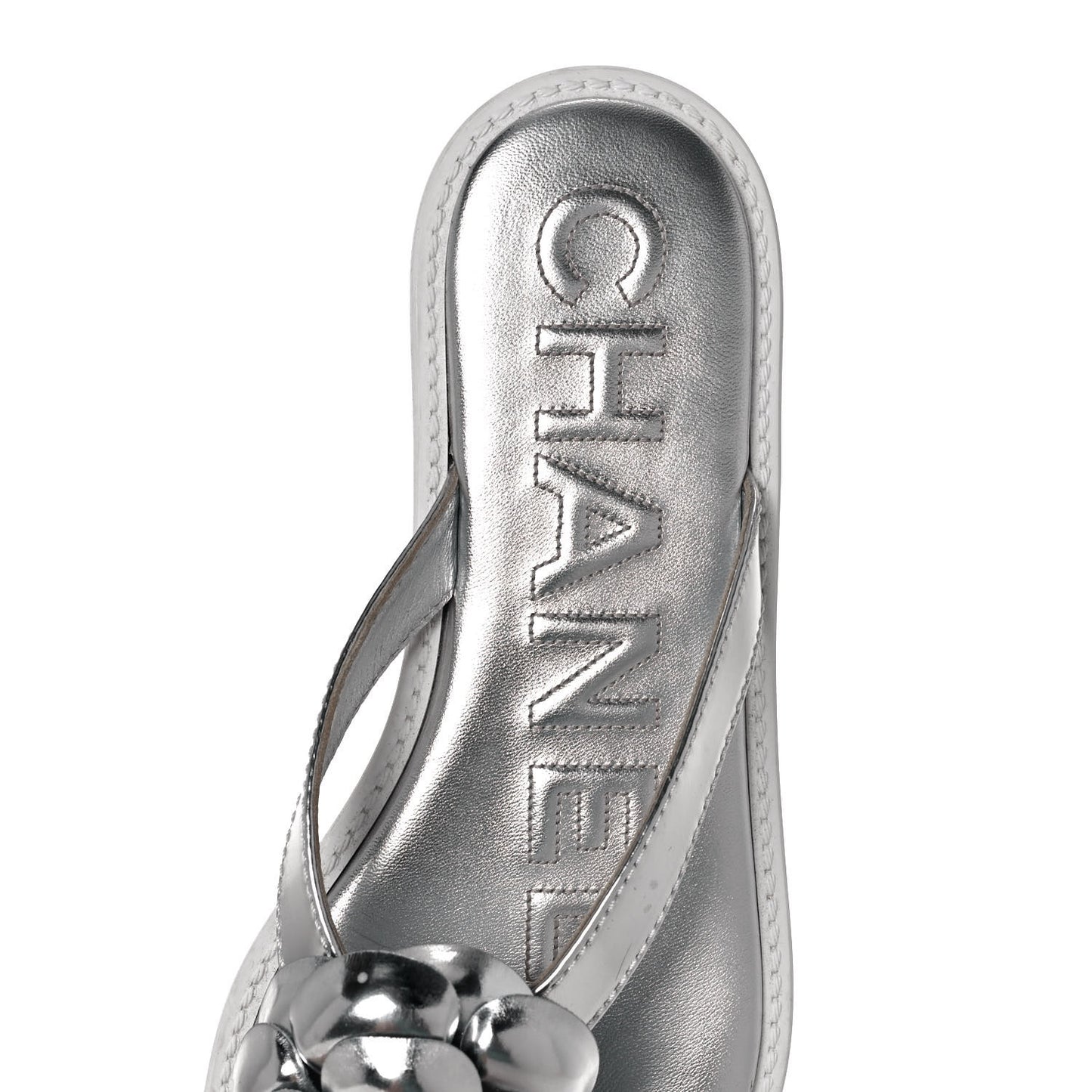Iridescent Patent Calfskin Camellia Thong Sandals 37 Silver
