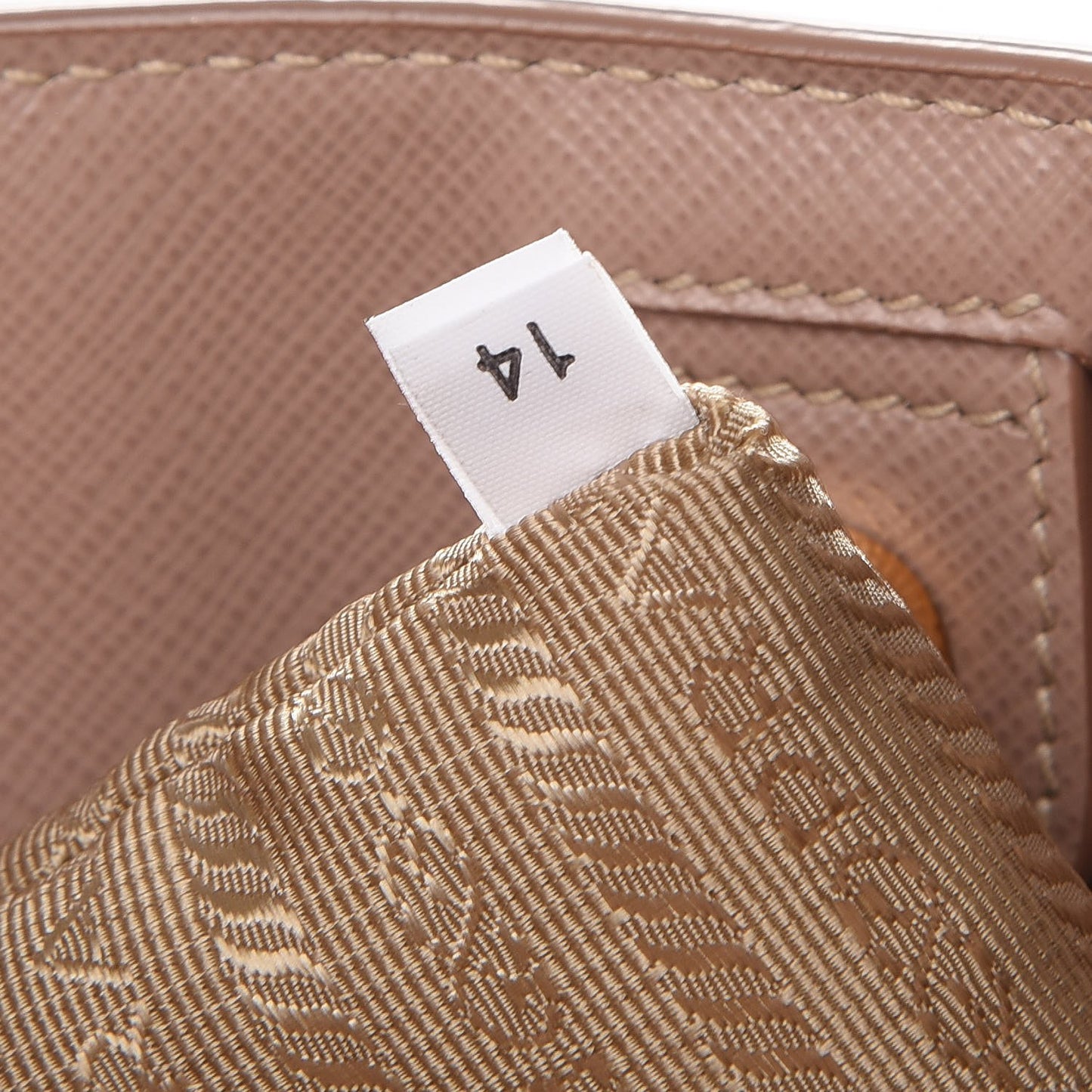 Saffiano Lux Large Tote Cammeo