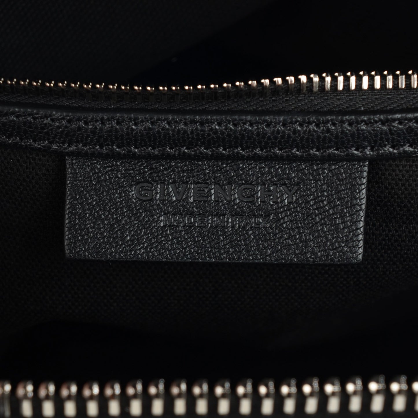 Sugar Goatskin Medium Antigona Black