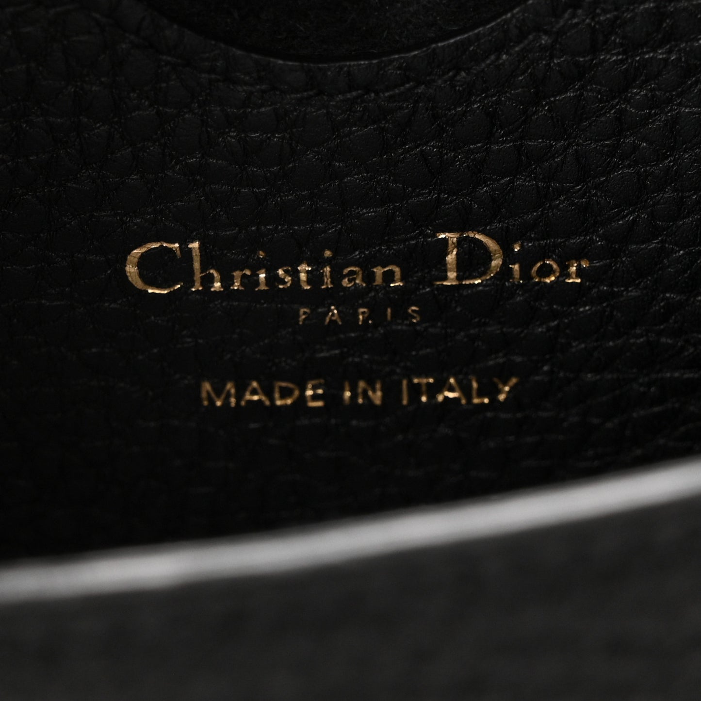 Grained Calfskin Large Bobby Flap Black